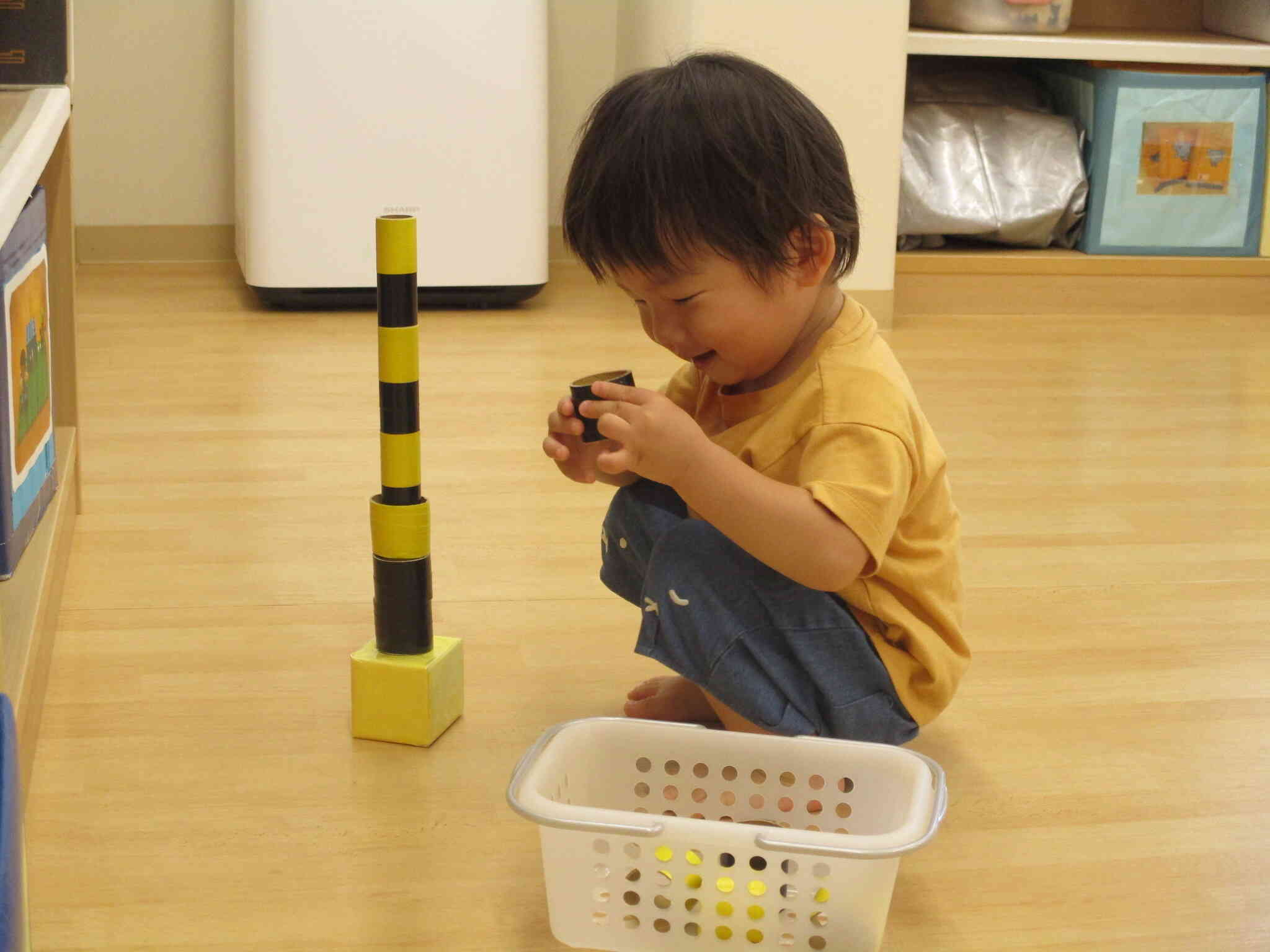 大好きなおもちゃで遊んでニコニコ☆これからみんなと一緒に楽しく過ごそうね♪