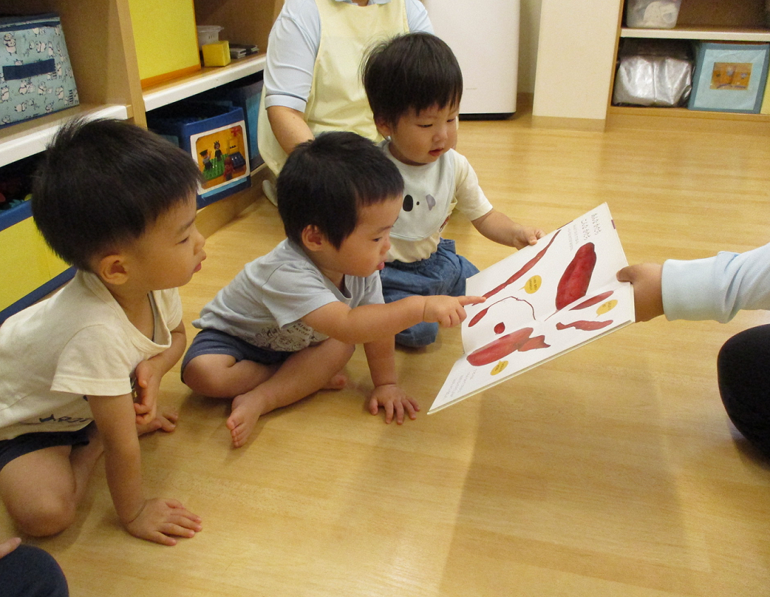 おいもの絵本を見たよ！
