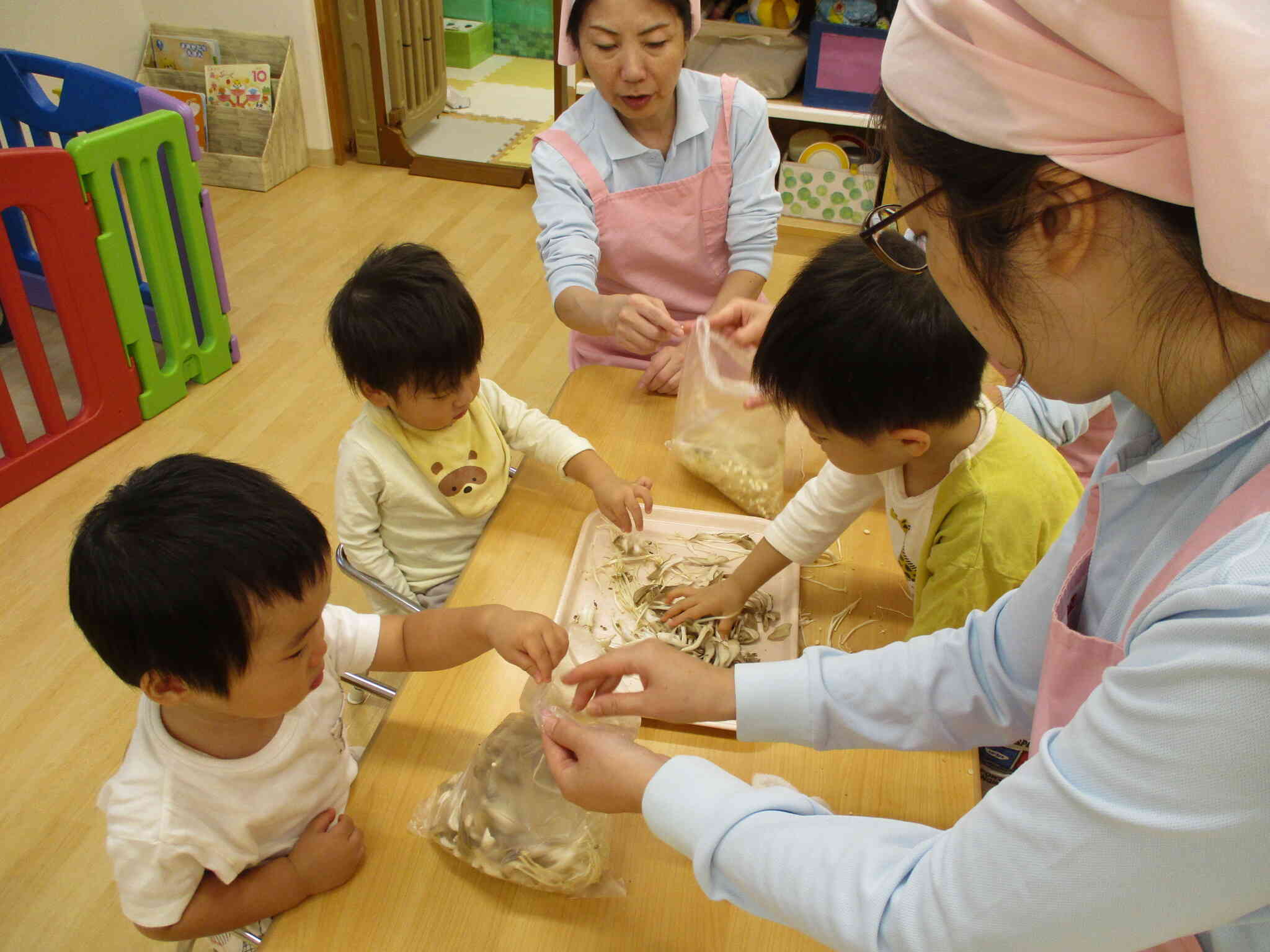 最後はみんなで袋に入れました！