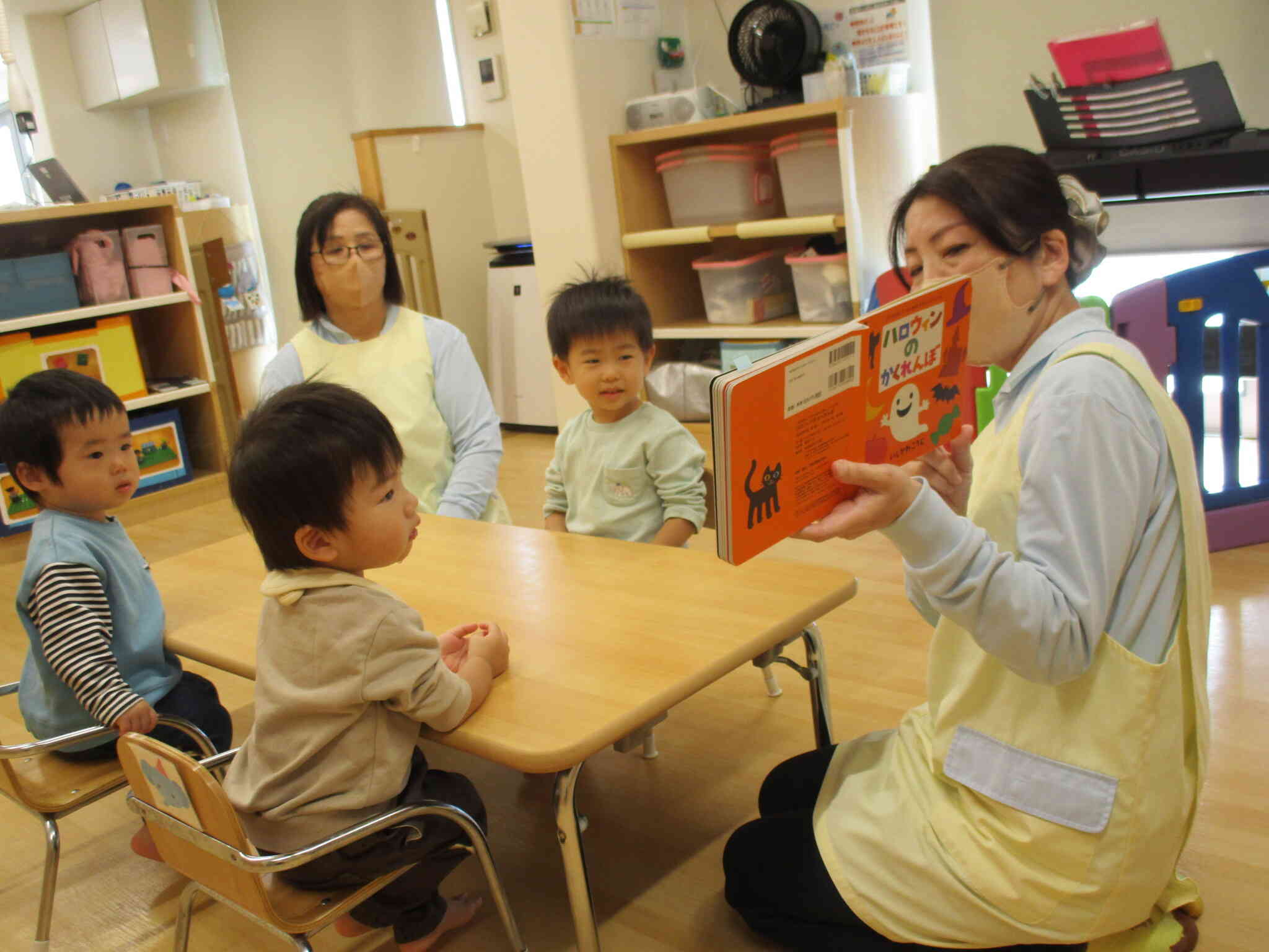 ハロウィンの絵本を見たよ