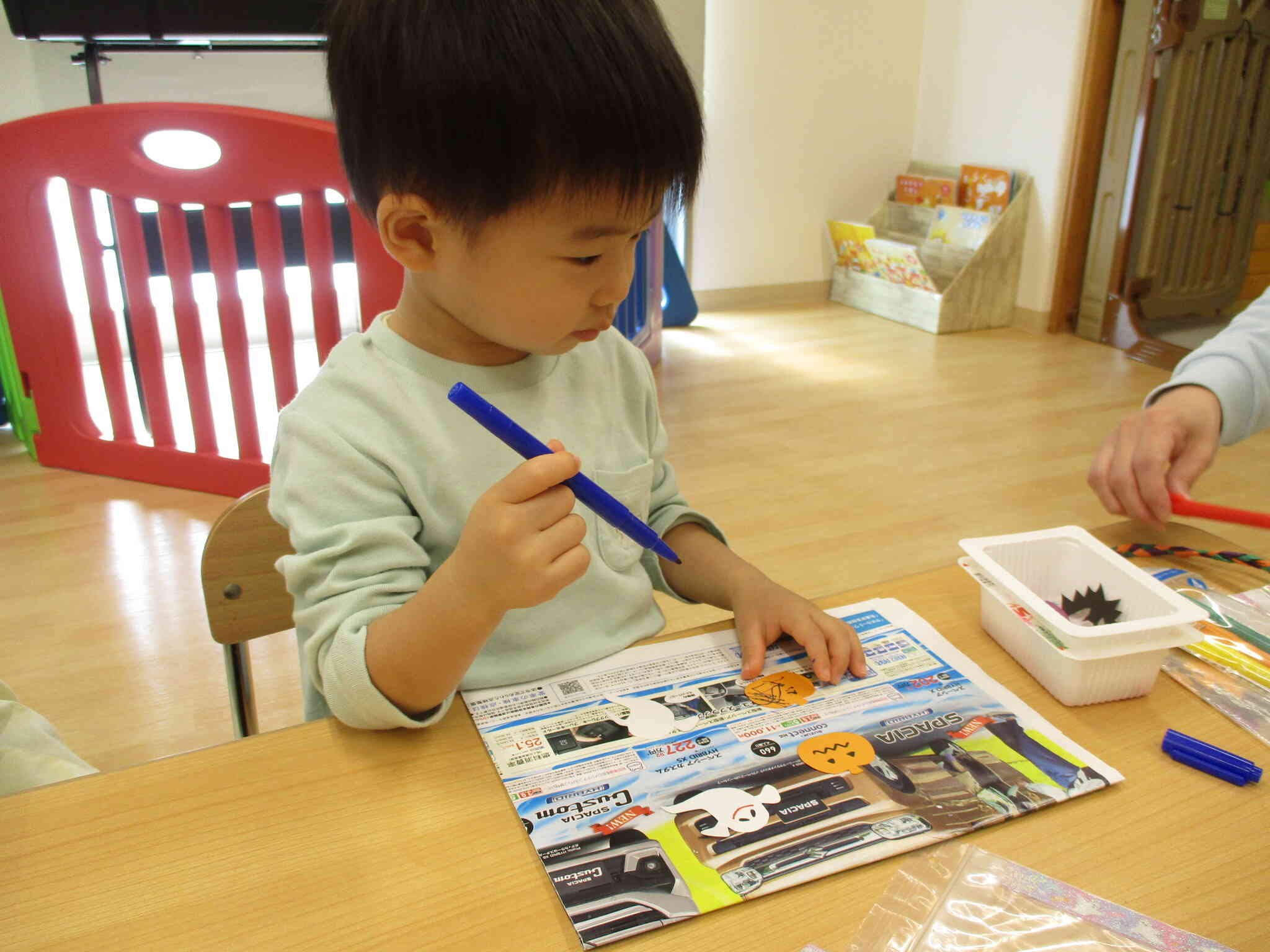 かぼちゃとオバケに、自分で顔を描いたよ