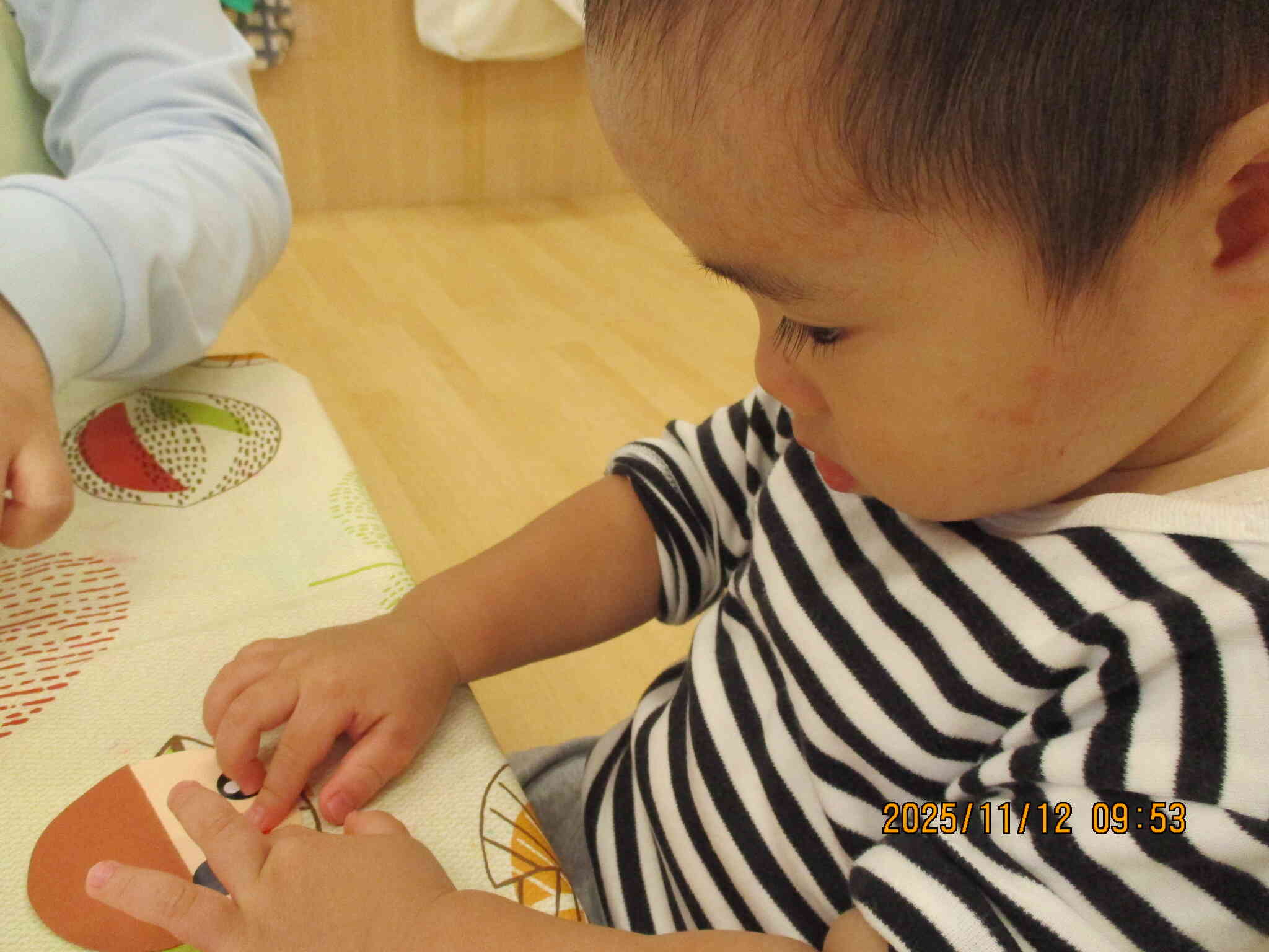 ゆらゆら揺れる、みのむしを作ります！