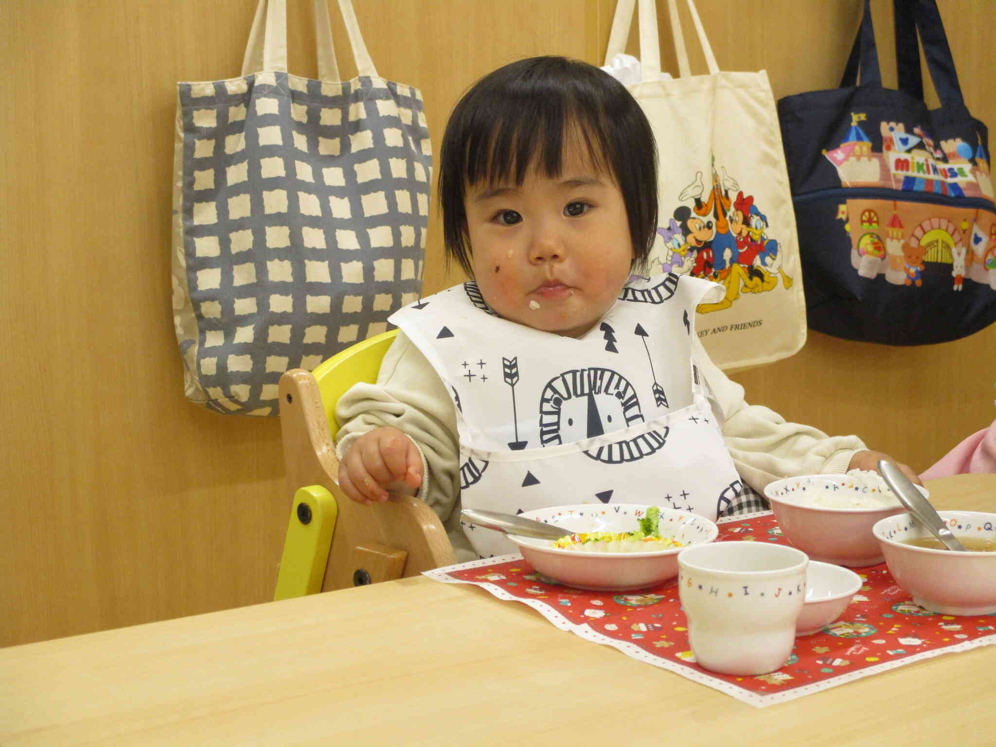 お顔に美味しいものが付いている！？