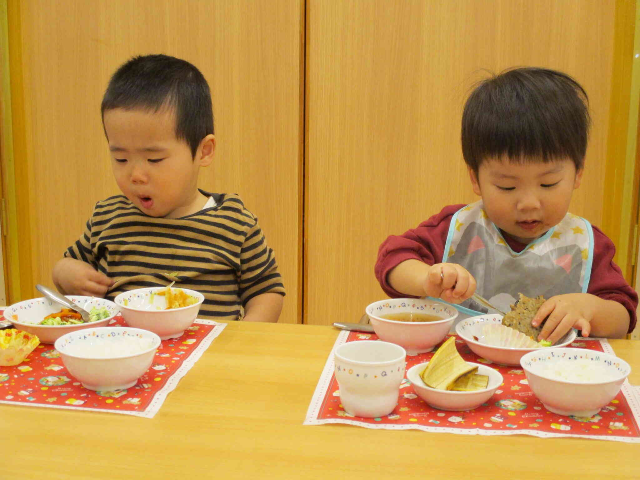 夢中で食べています。