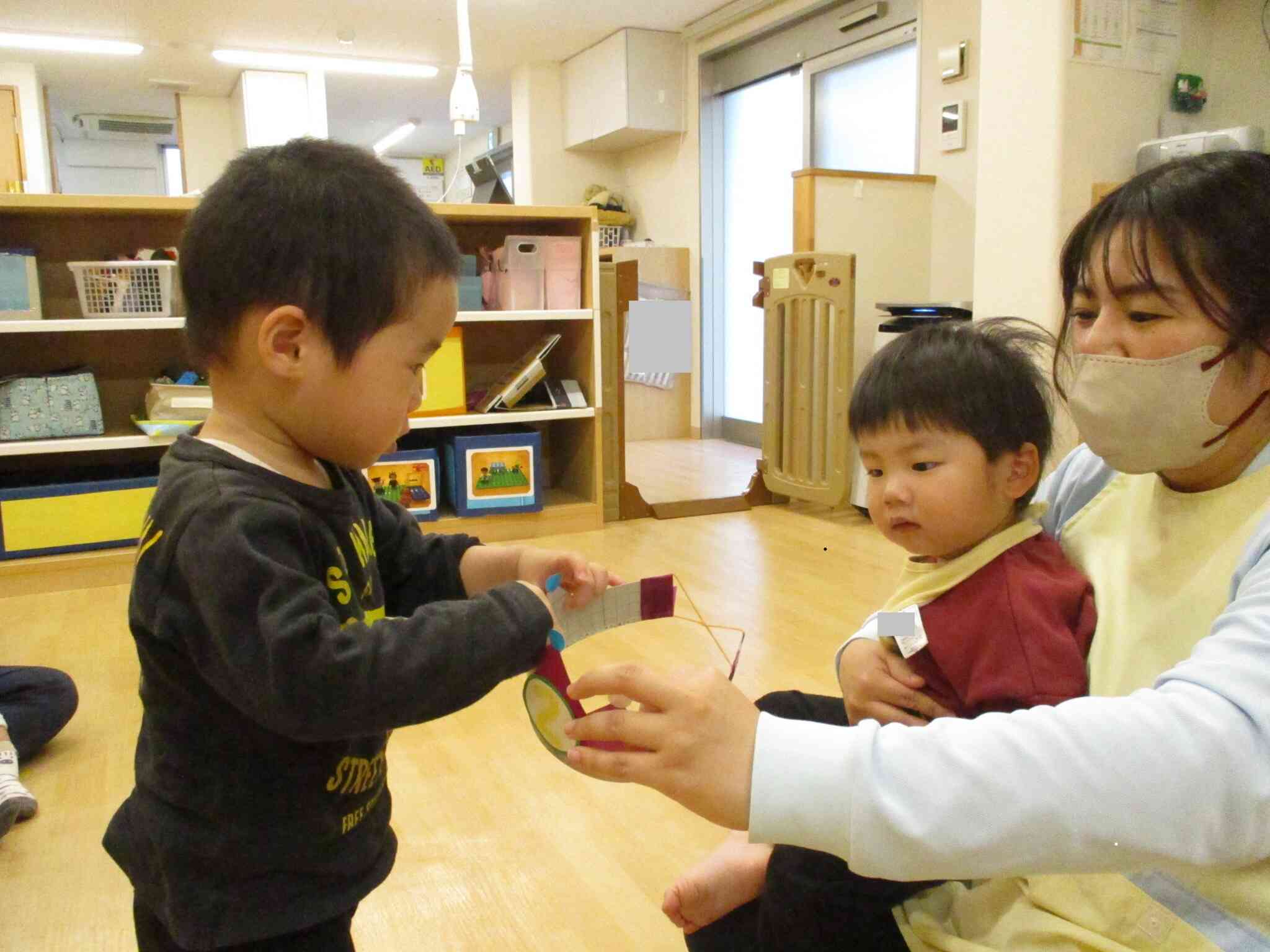 冠は同じクラスのお友だちから！みんなから渡してもらって嬉しかったね！