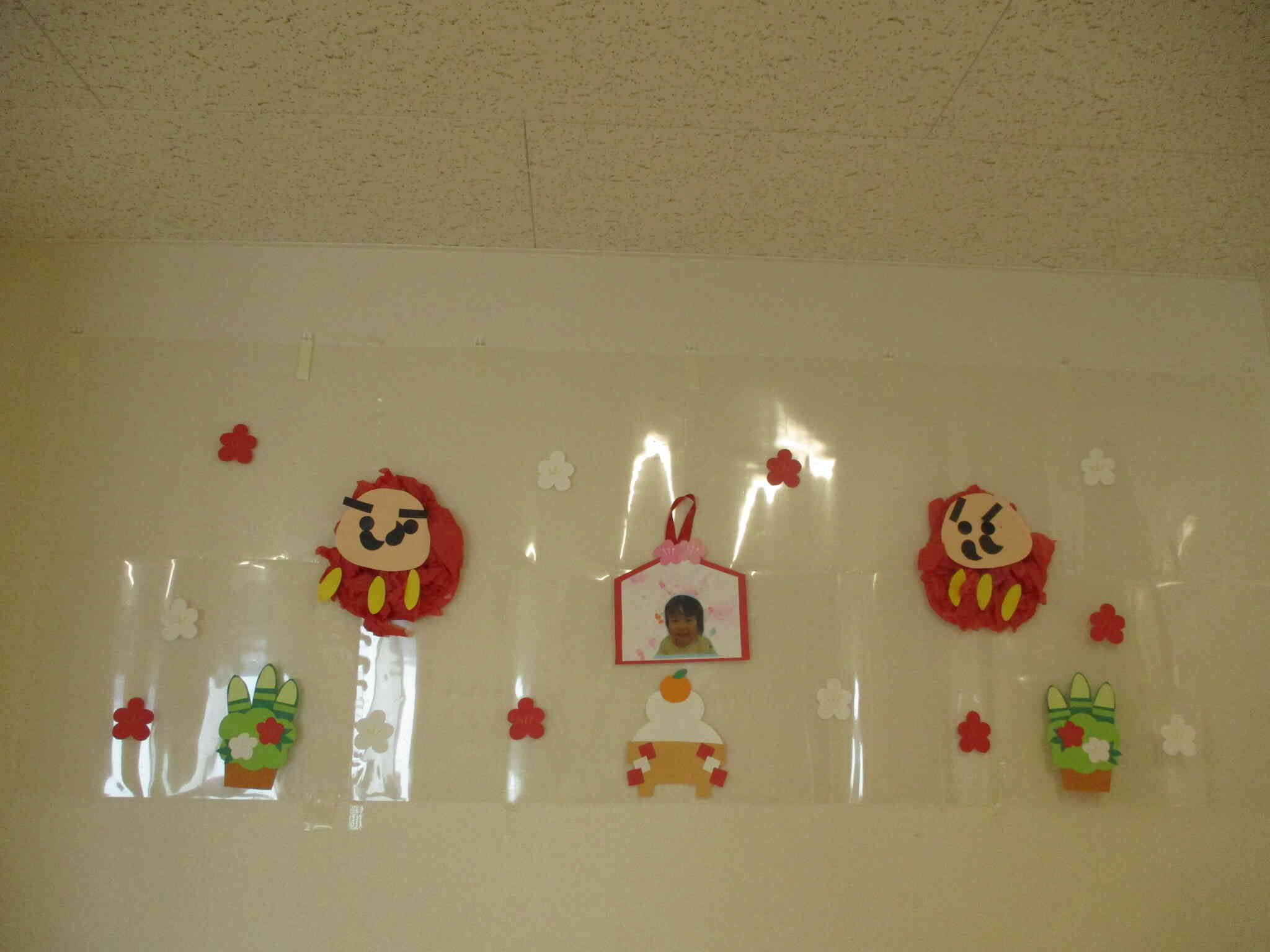 ひよこ組のお友だちの作品と一緒にパシャリ☆彡華やかな作品になりました♫