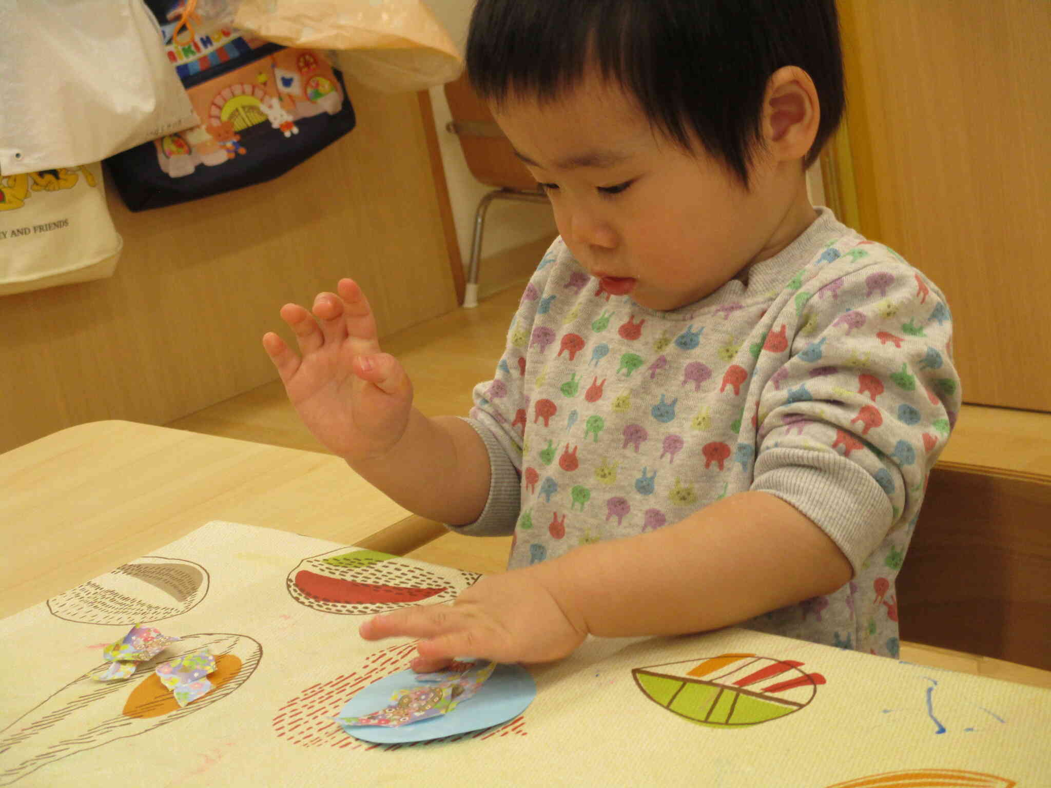 ペタペタ貼っていくよ〜！