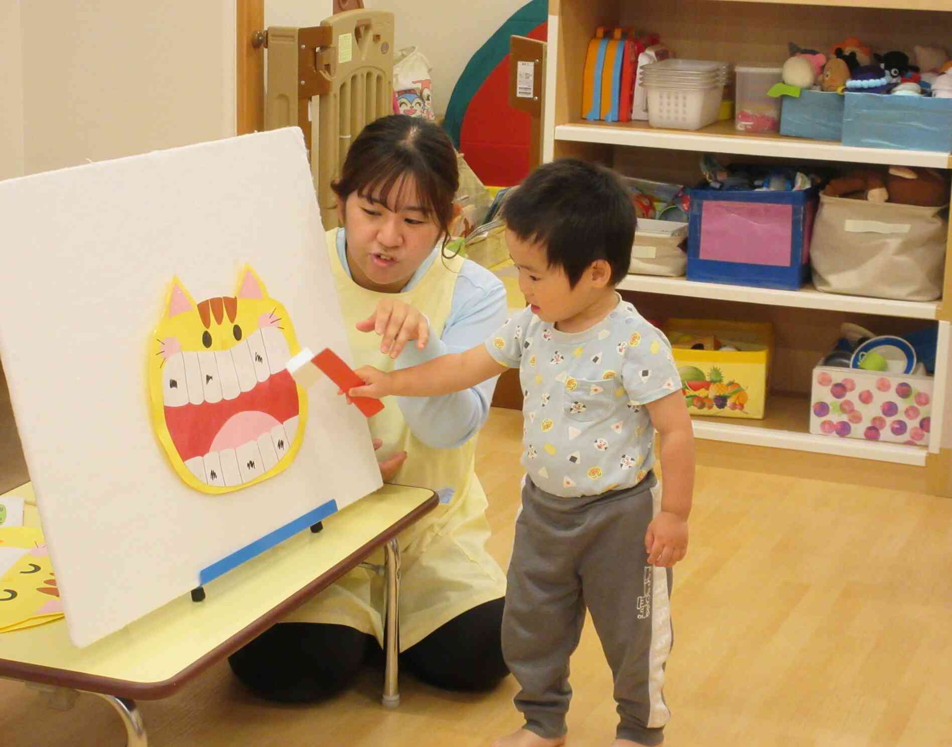 歯磨き集会で虫歯をしゅっ！しゅっ！