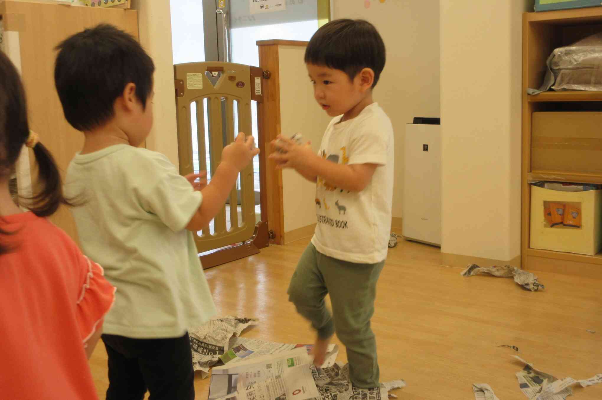 新聞紙遊び