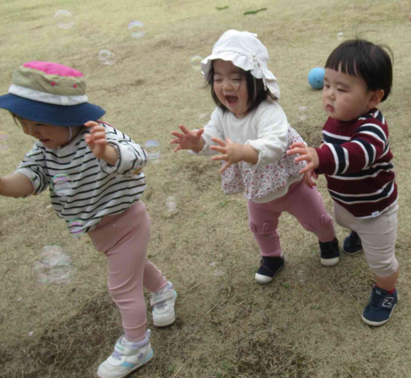 しゃぼん玉、まてまて～！