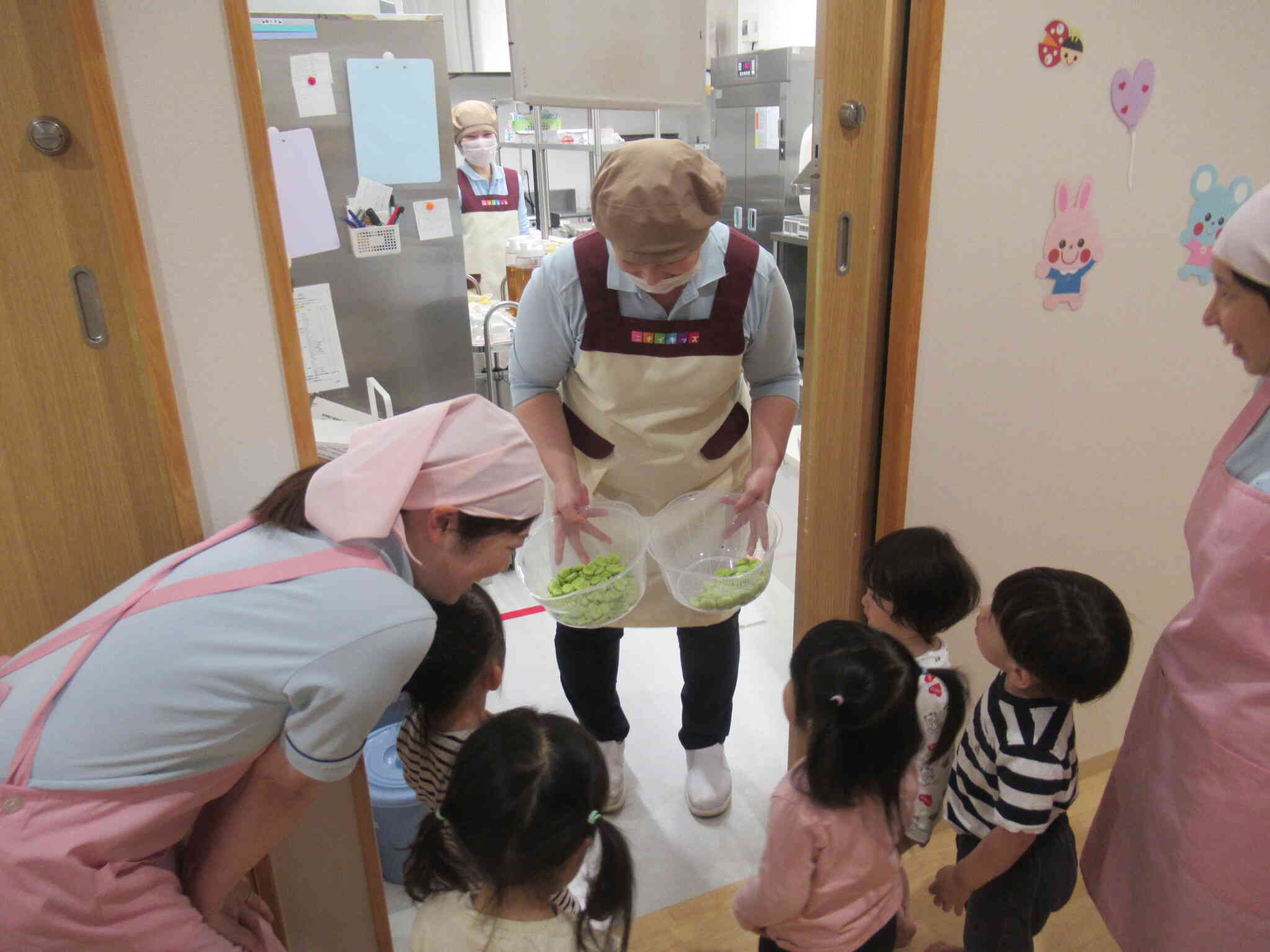 最後は、給食室にお届け ♪