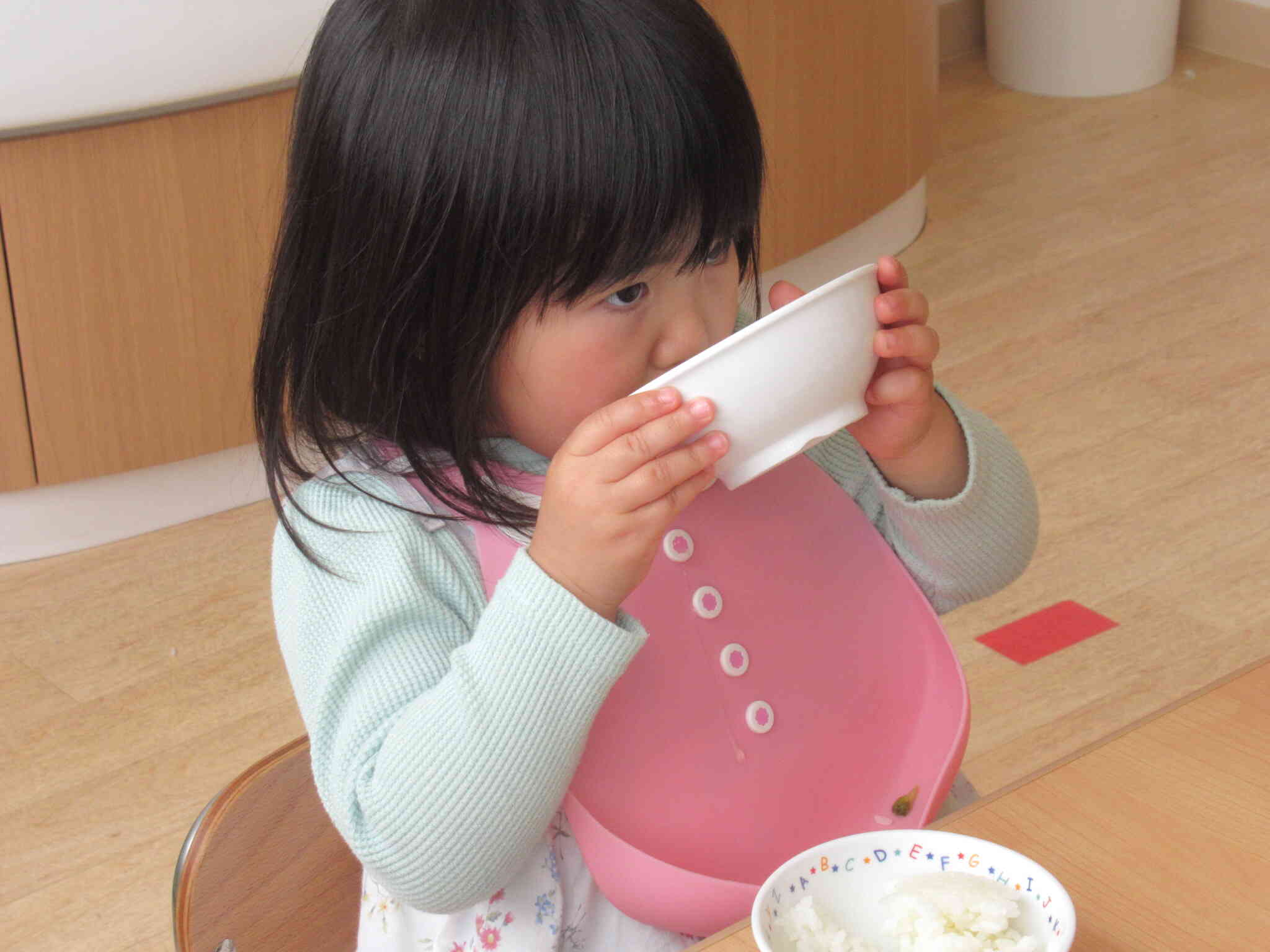 お椀上手に持って飲めるよ☆