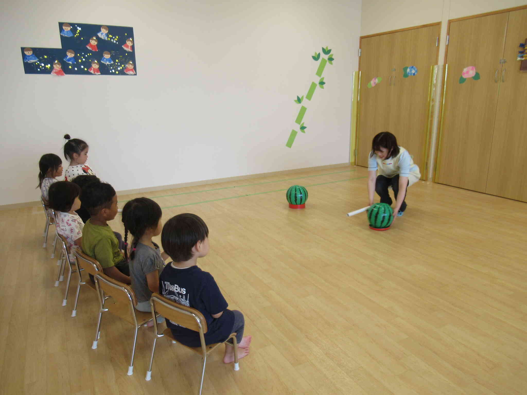 ２歳児クラス　スイカ割りゲーム