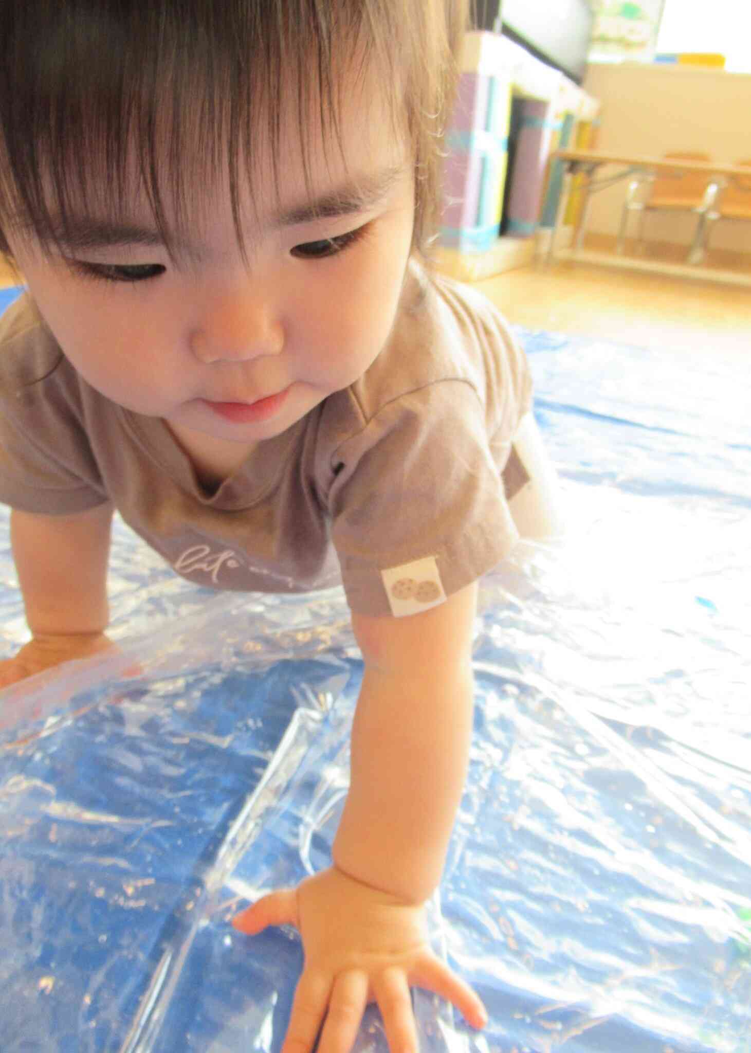 ０歳児☆ウォーターベッドで遊んでみよう！