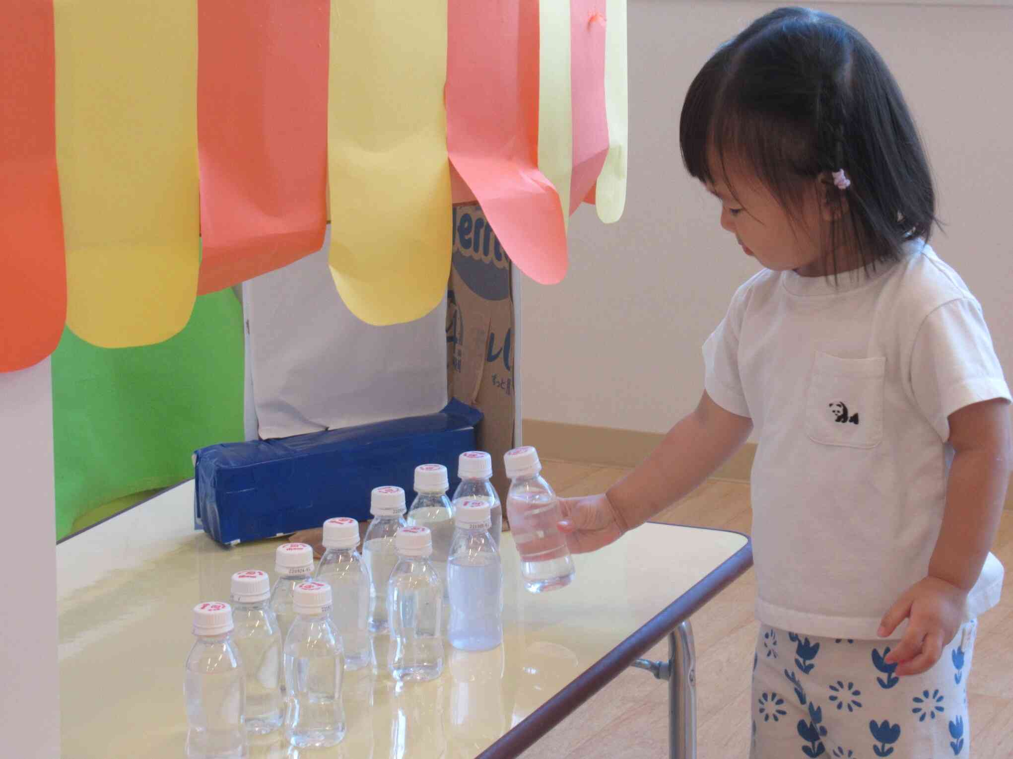 １歳児　ジュース屋さんごっこ