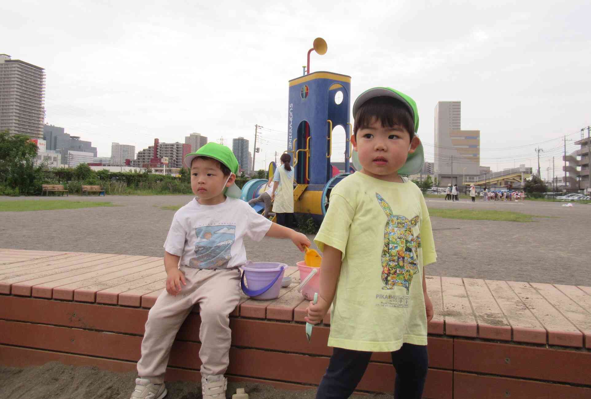 何か見つけたのかな?