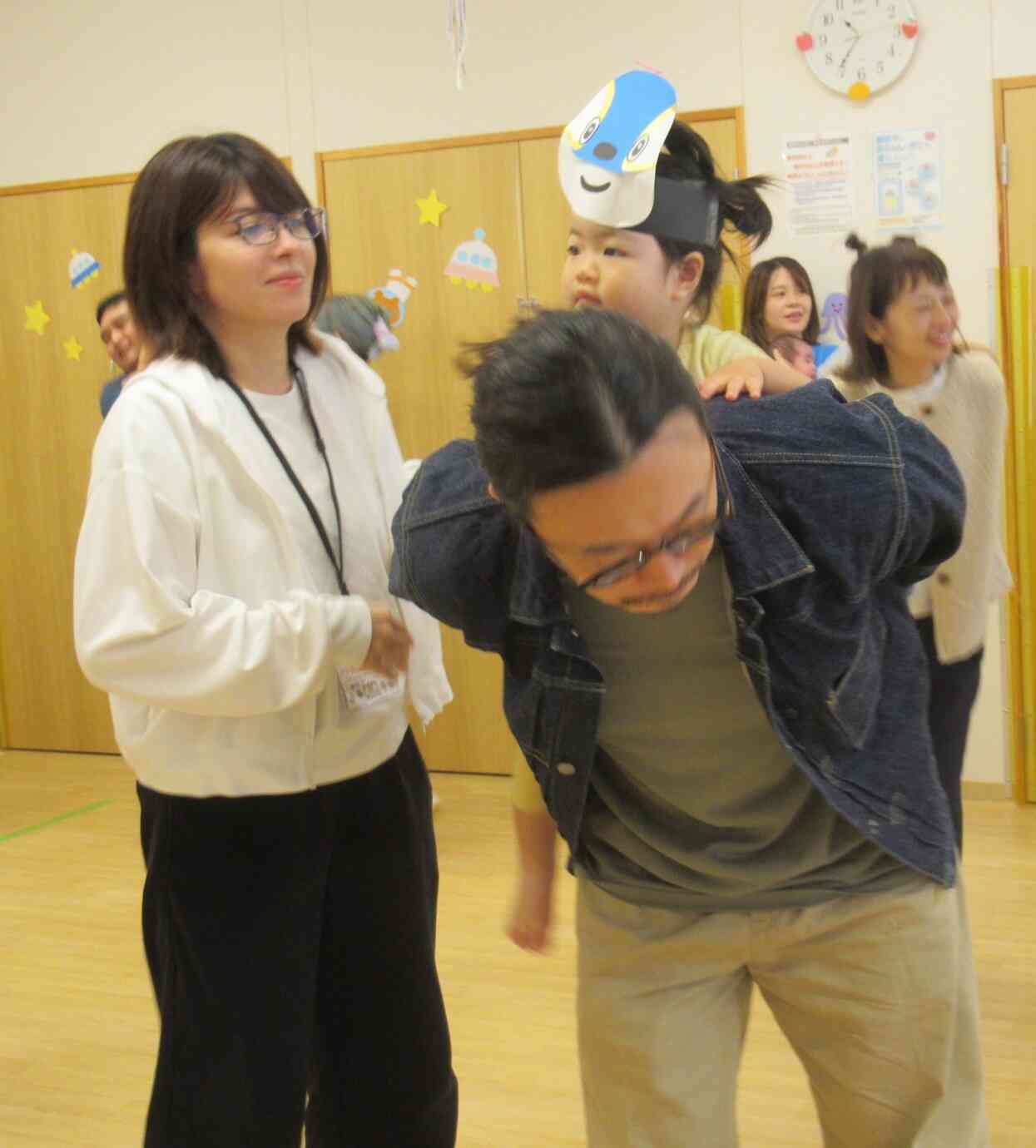 お父さんのおんぶだ！