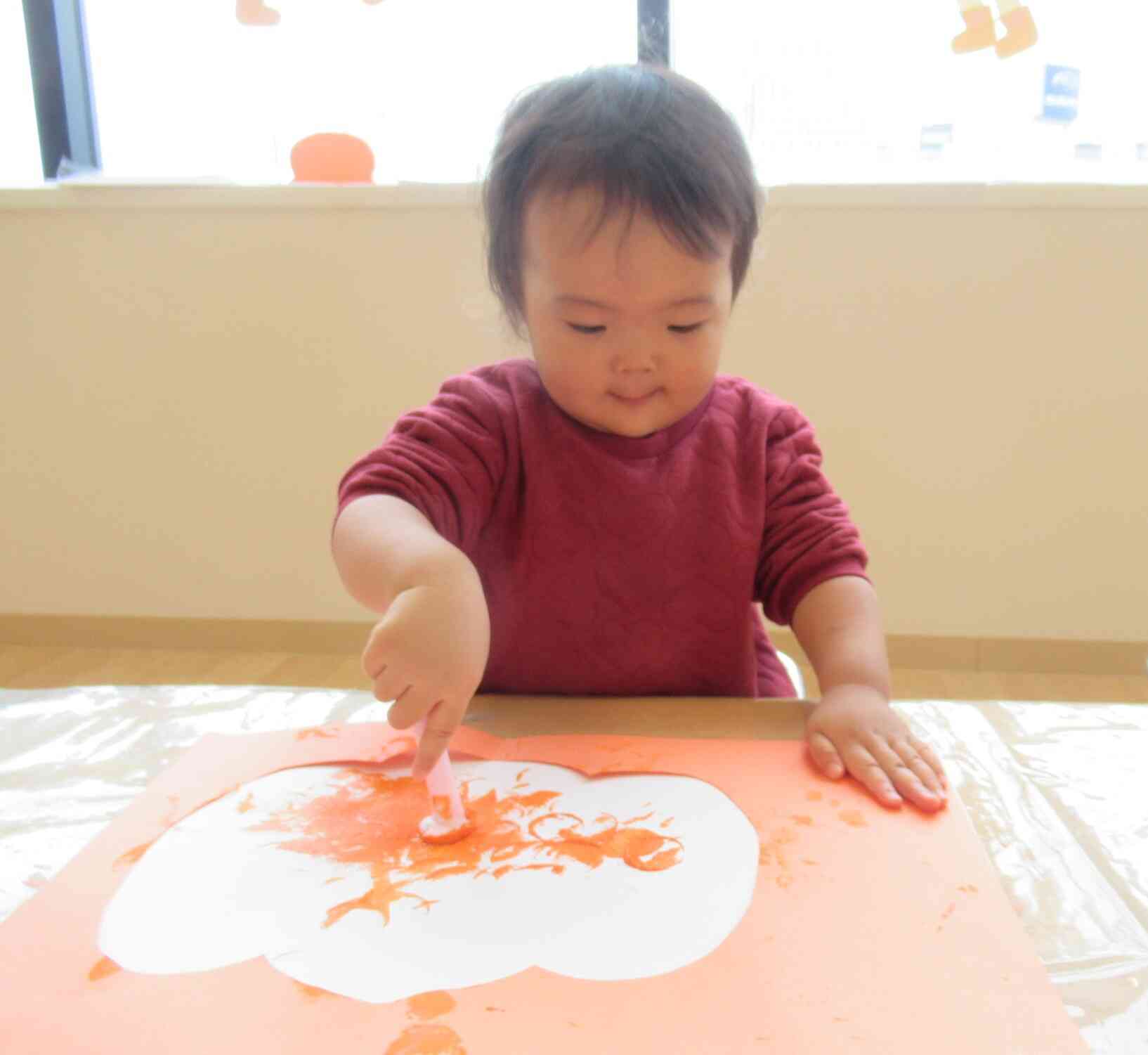 かぼちゃ色のスタンプを押すよ！