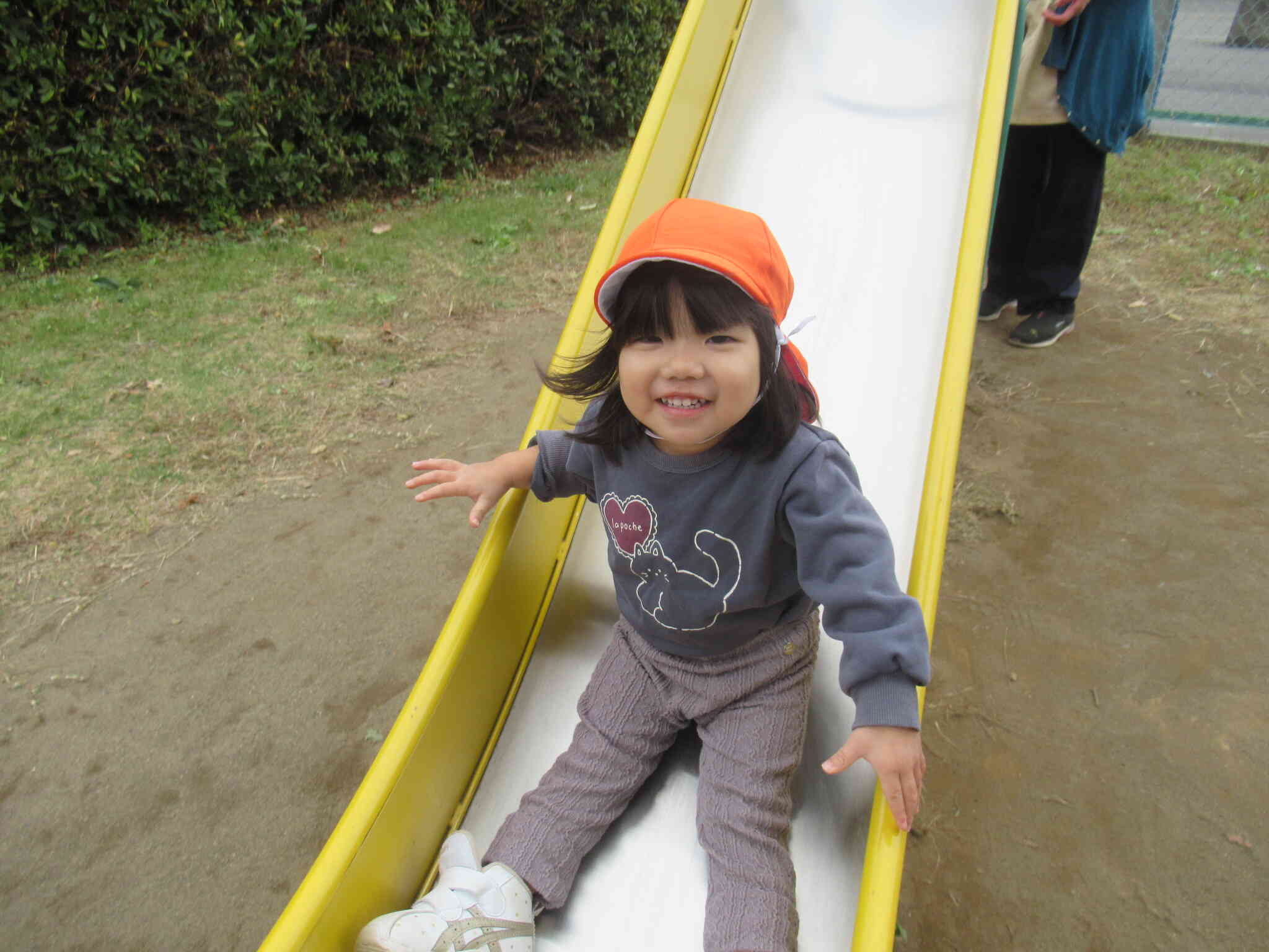滑り台楽しいな♪