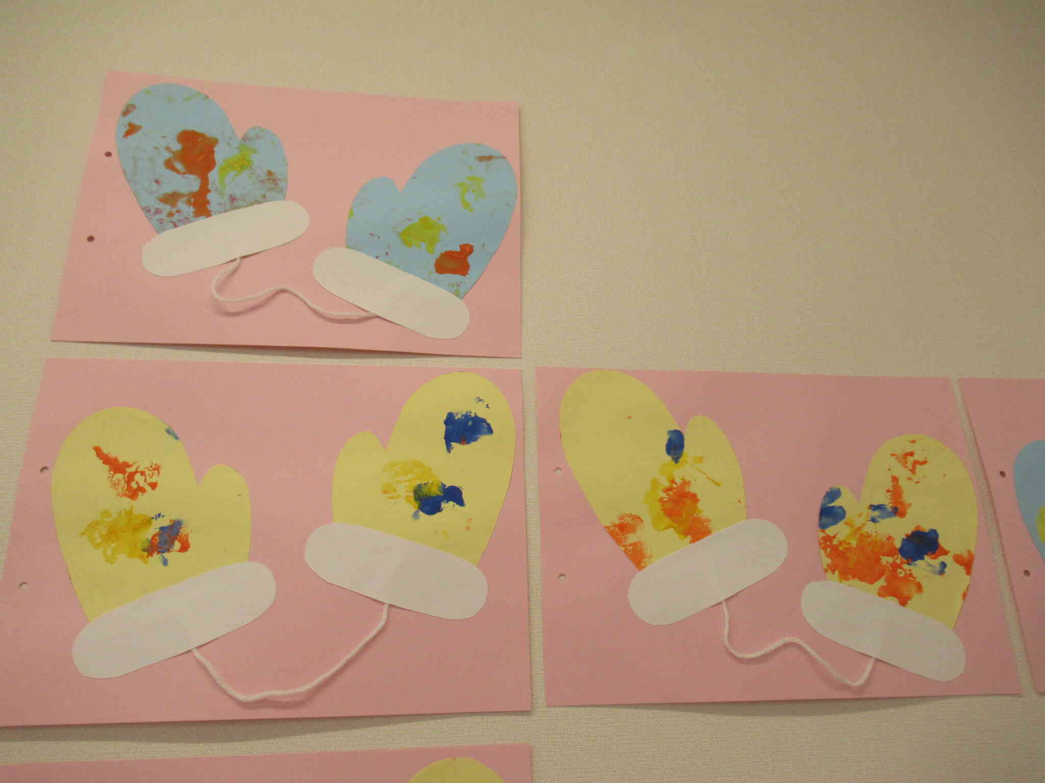 0歳児クラス 12月手袋製作