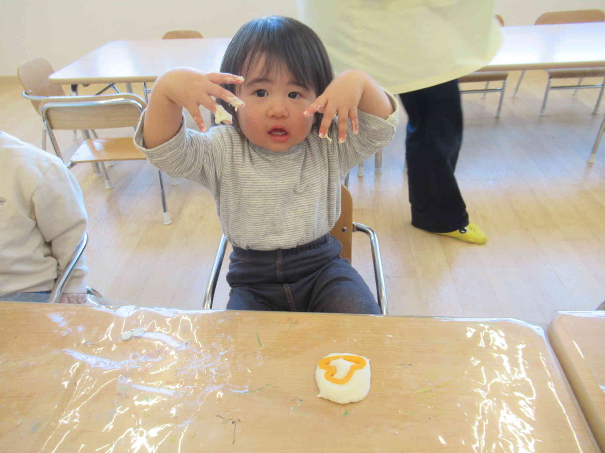 ★１歳児　小麦粘土遊び★