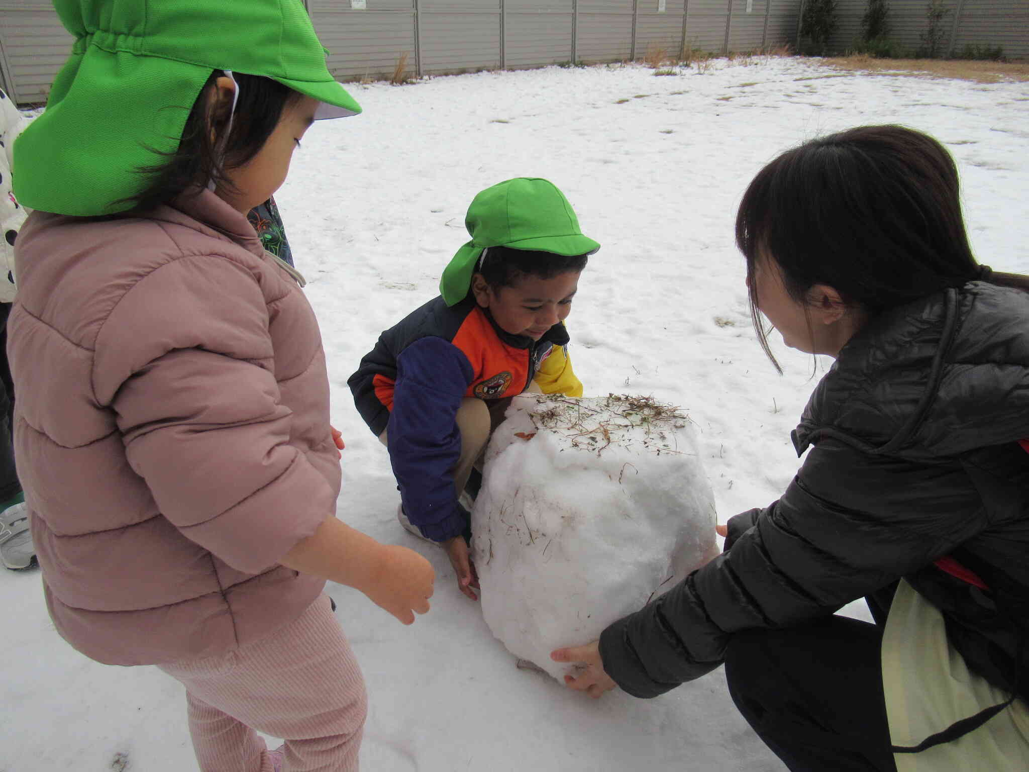 雪の玉 大きくなあれ～！