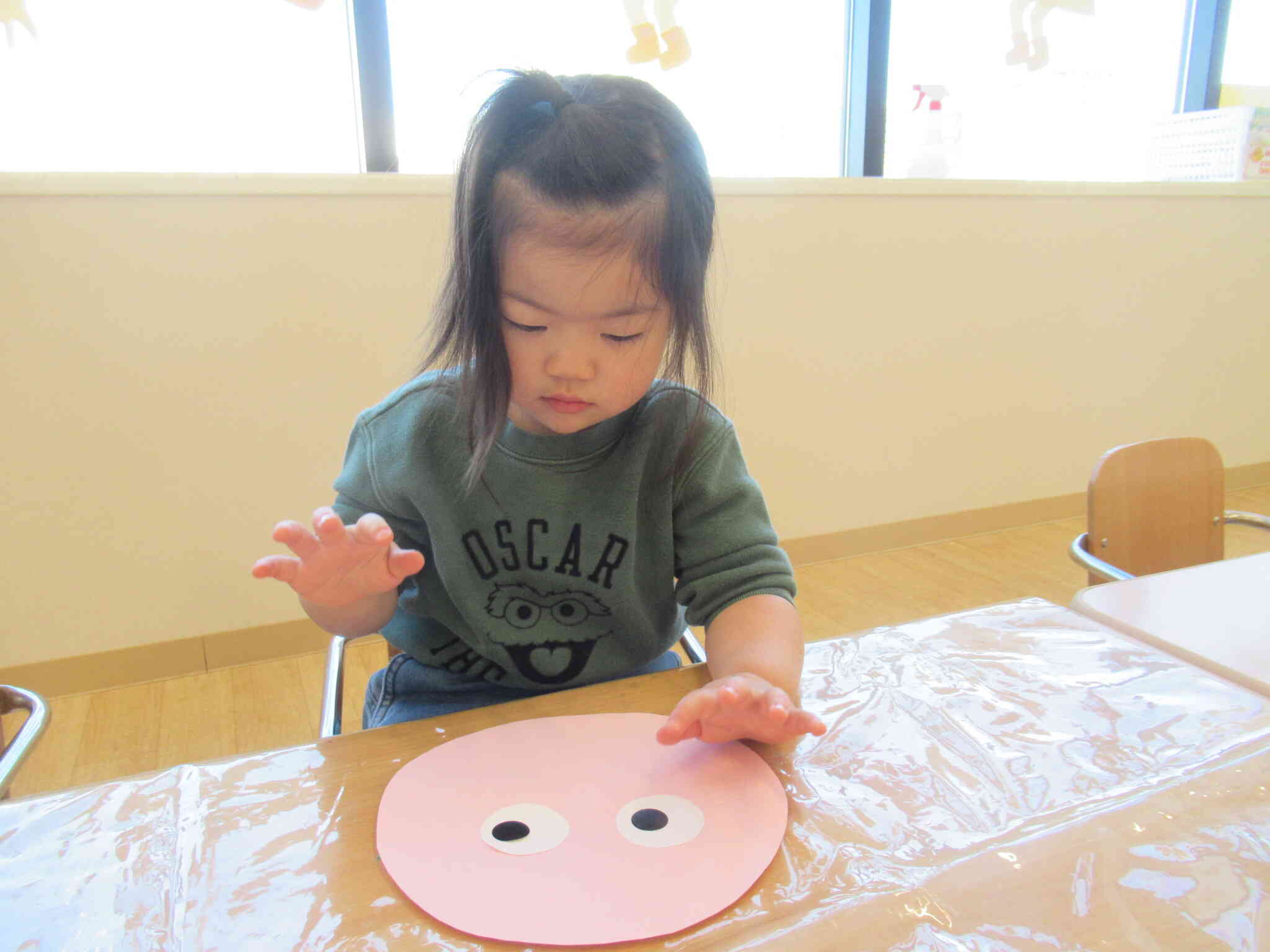 鬼の目を貼ってみよう。