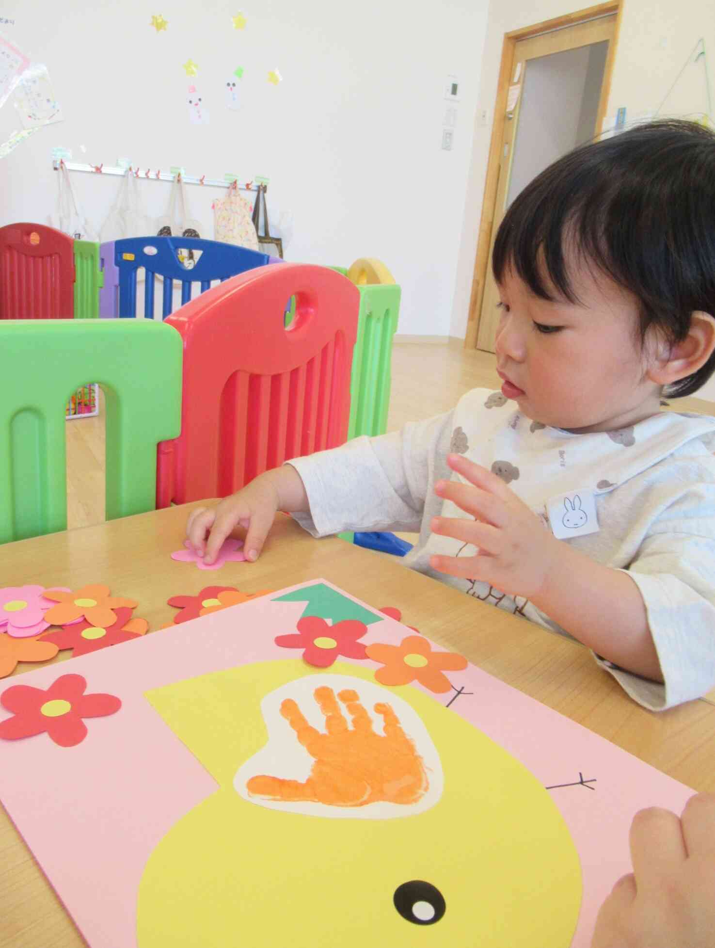 どのお花を貼ろうかな？