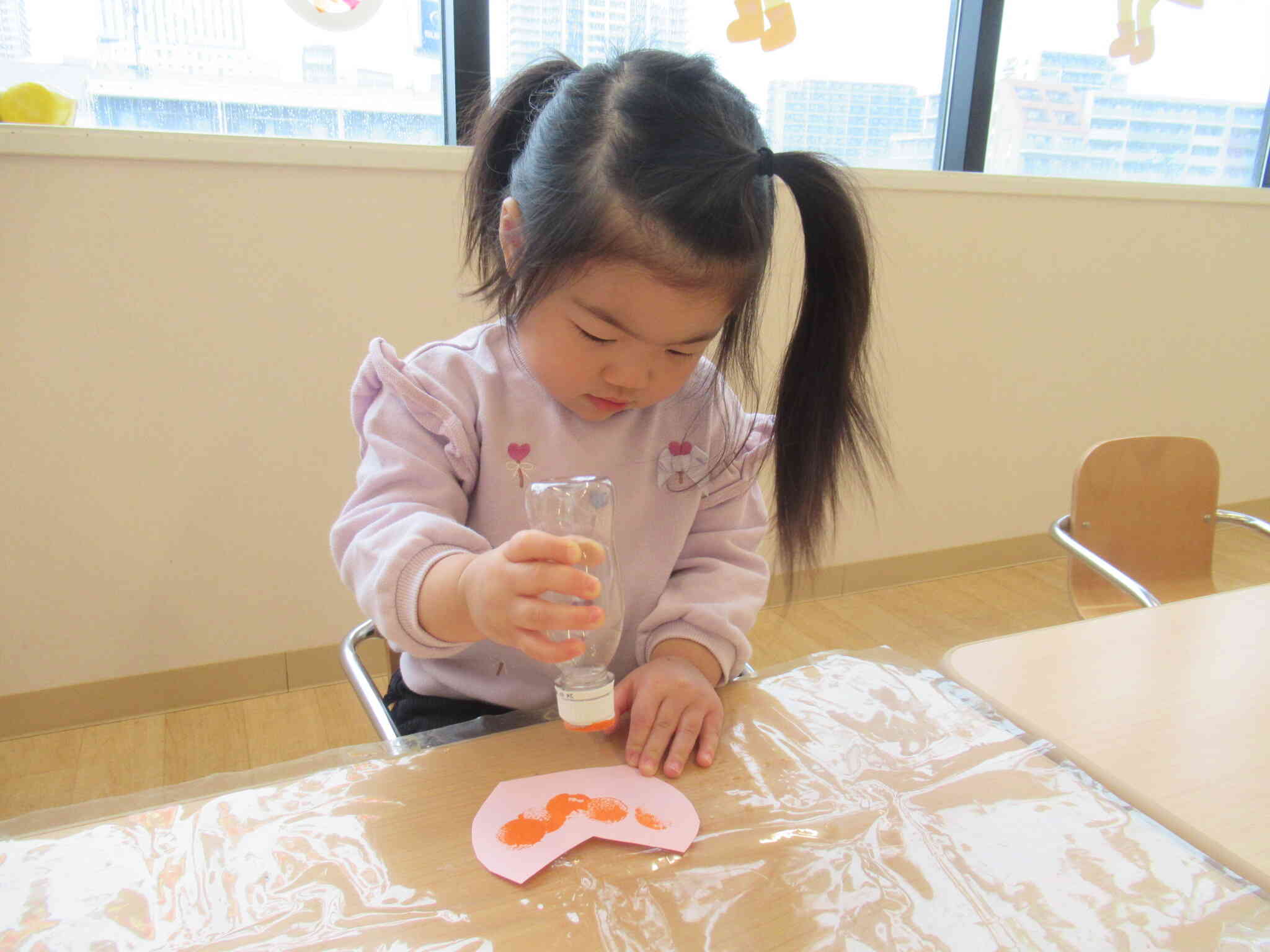 ひな人形の着物にスタンプしてみよう