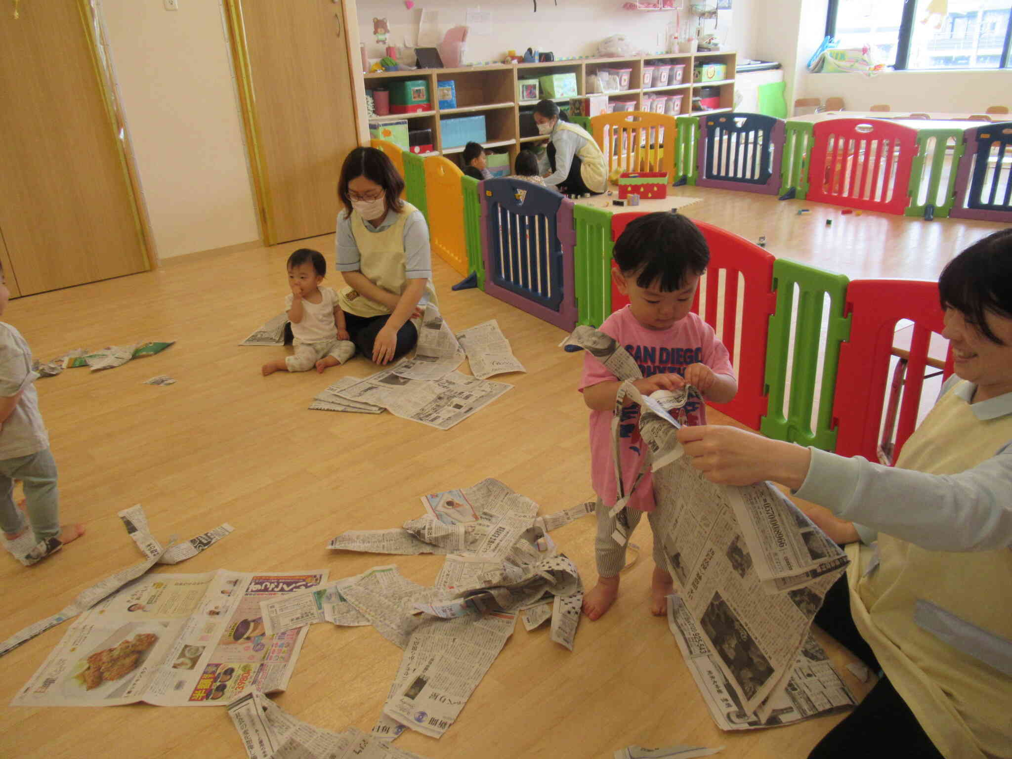 新聞紙で遊ぼう