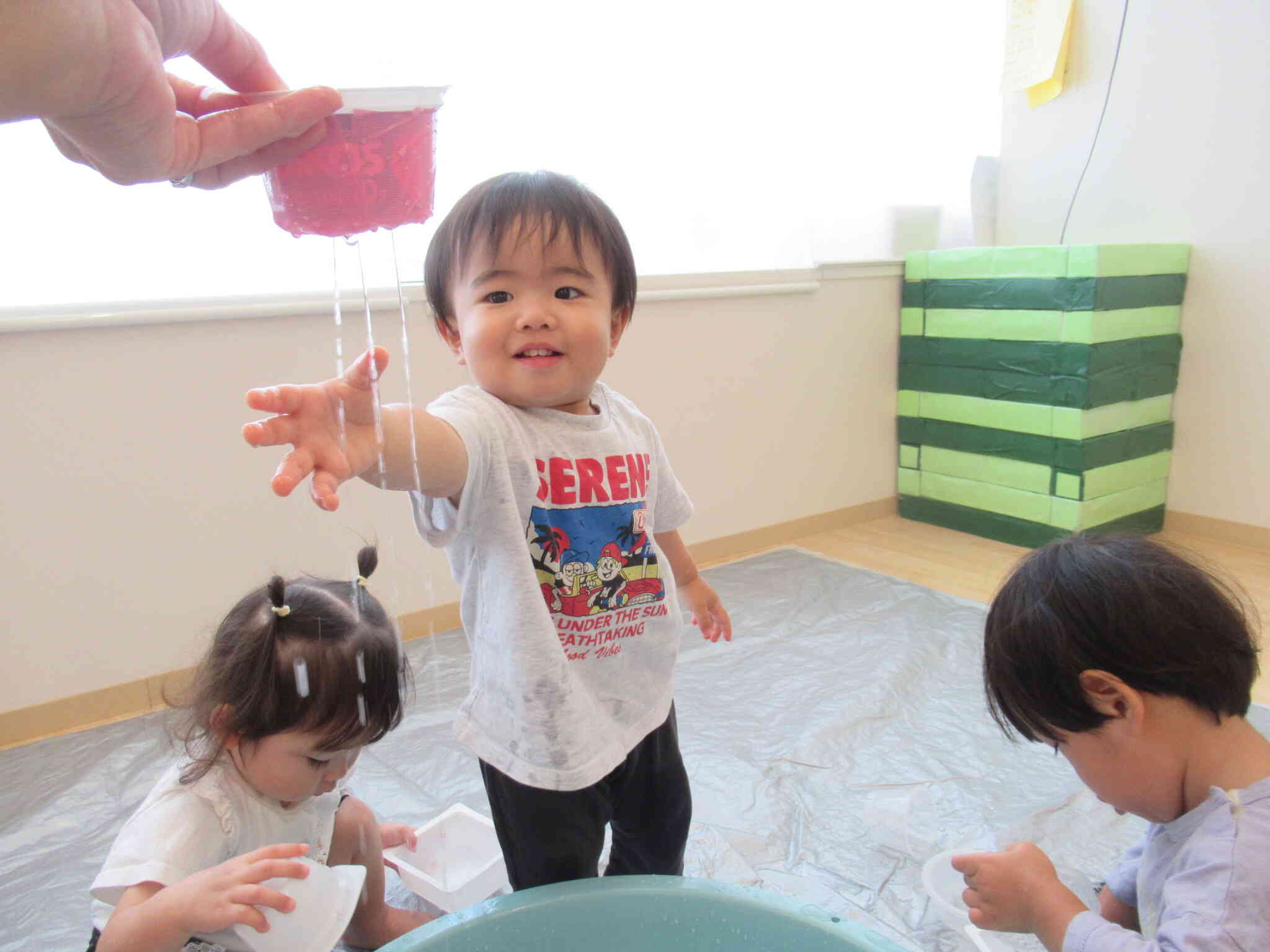 １歳児　今年度初水遊び