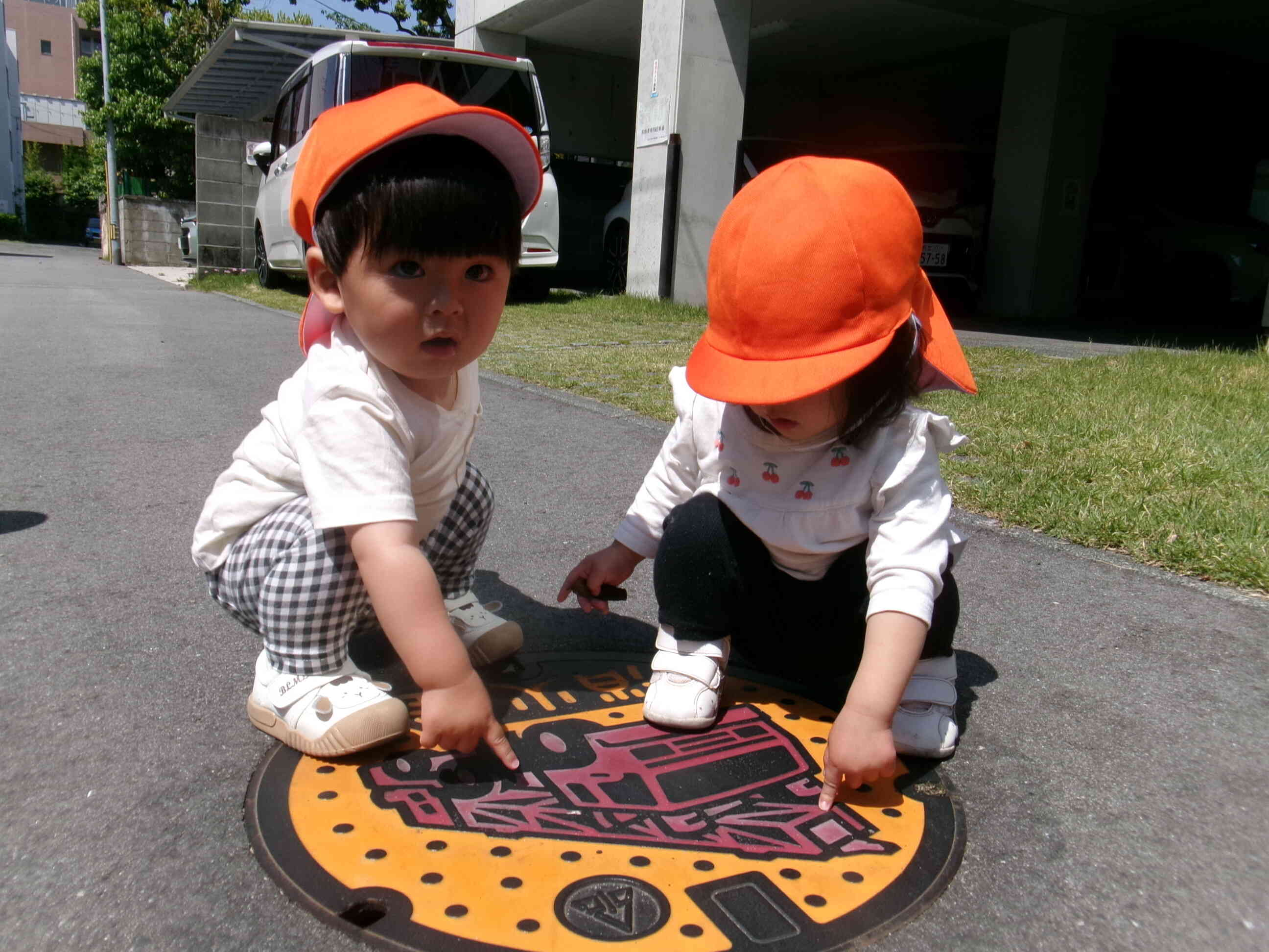 おまけ。消防車のマンホールみつけたよ！