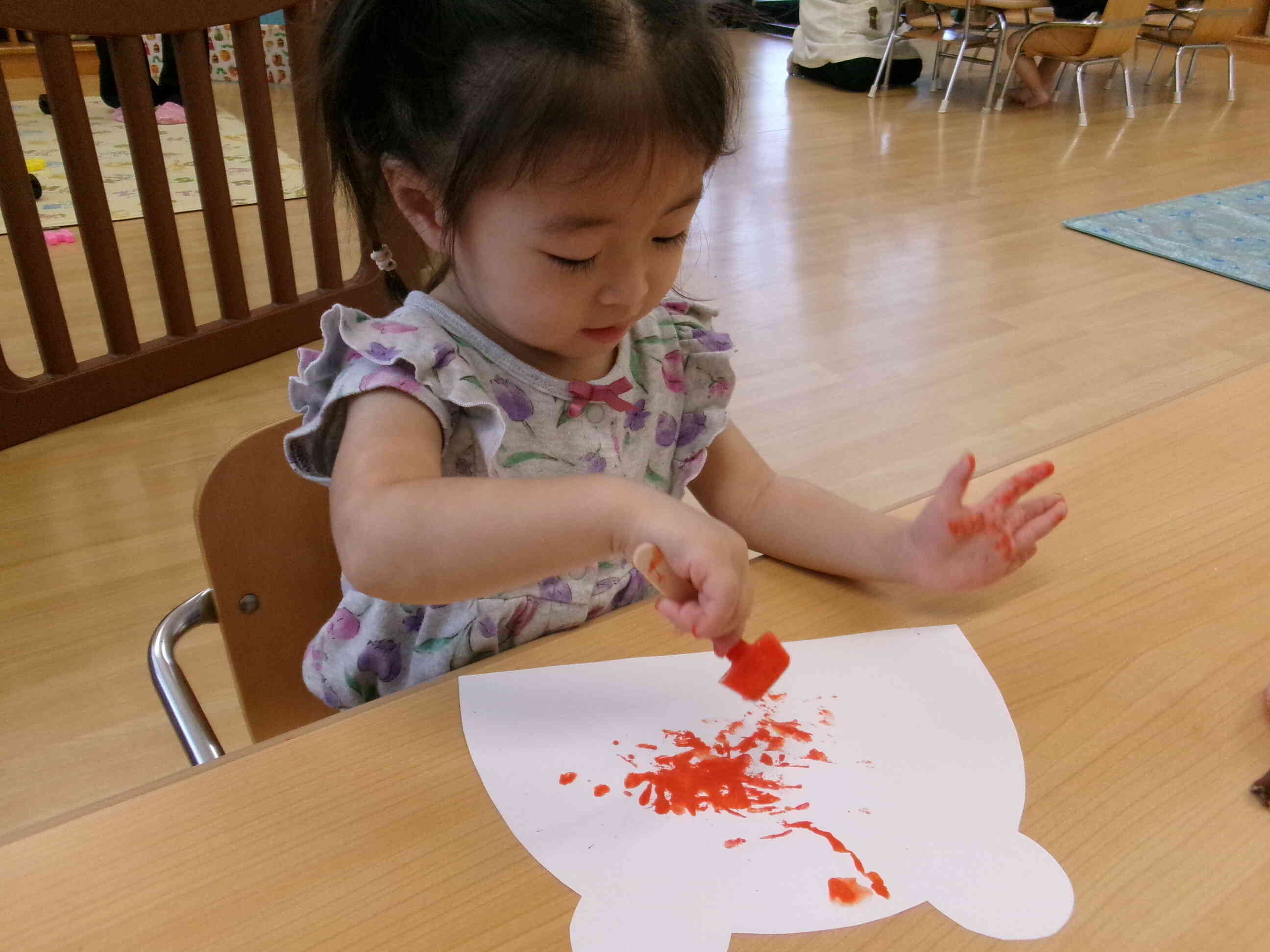 氷絵の具でお絵描き！(1歳児)