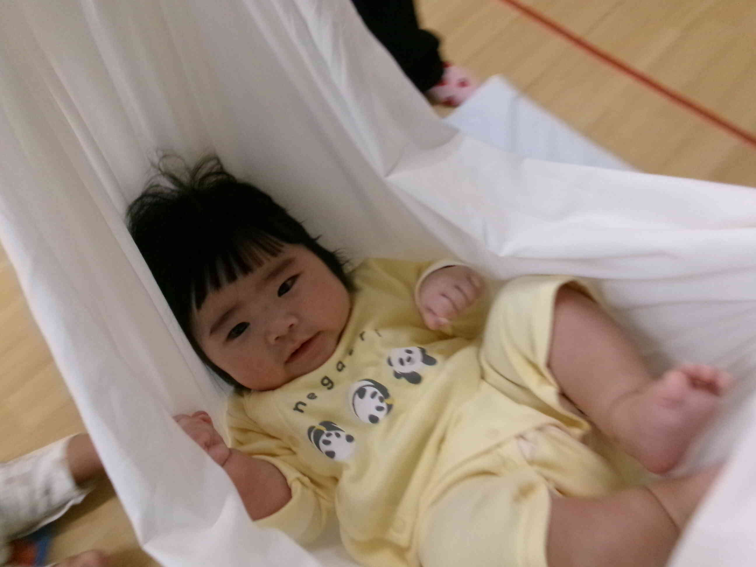 ハンモック遊び（0歳児）