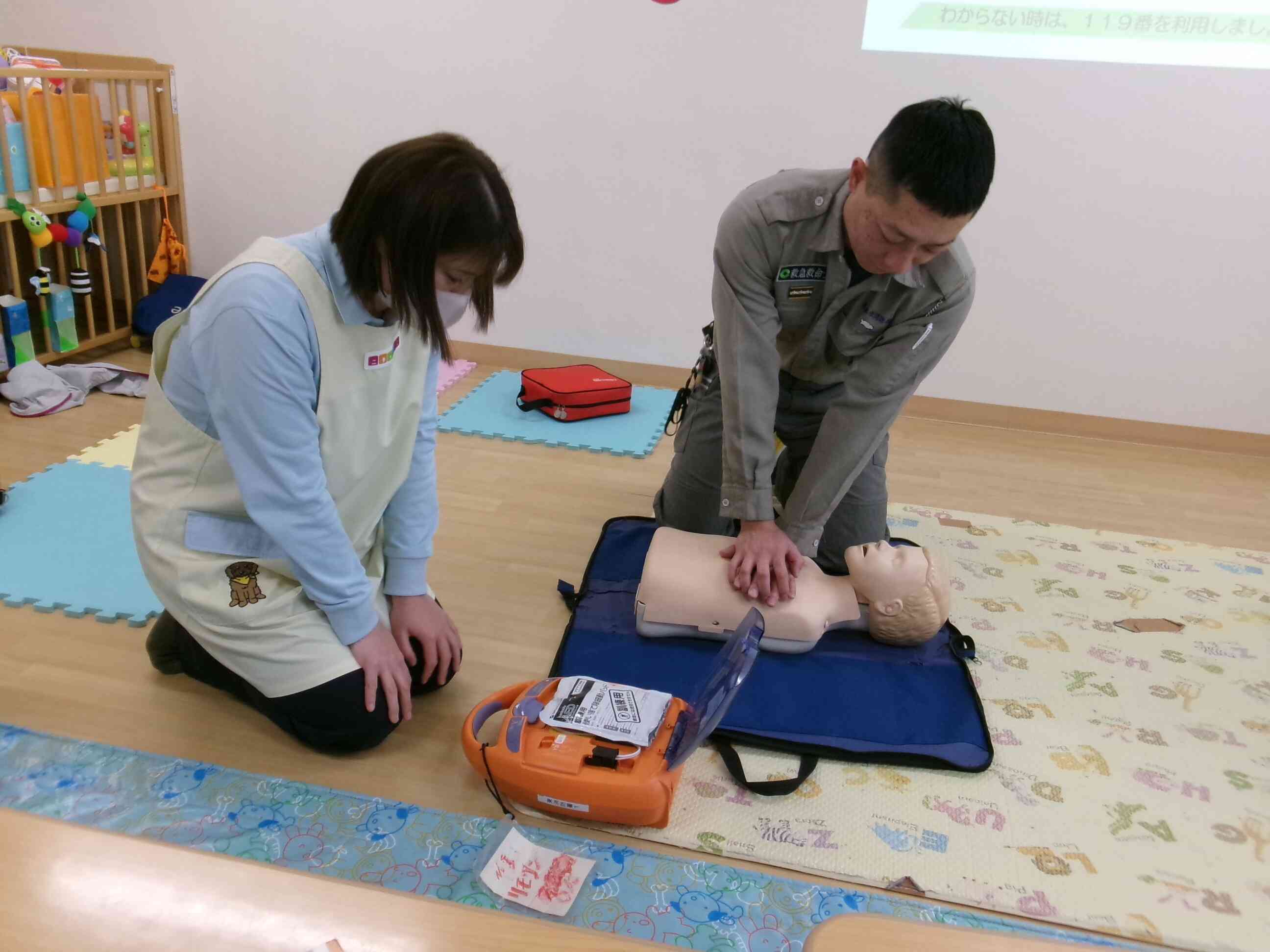 ＡＥＤの使用方法、注意点など教えていただきました