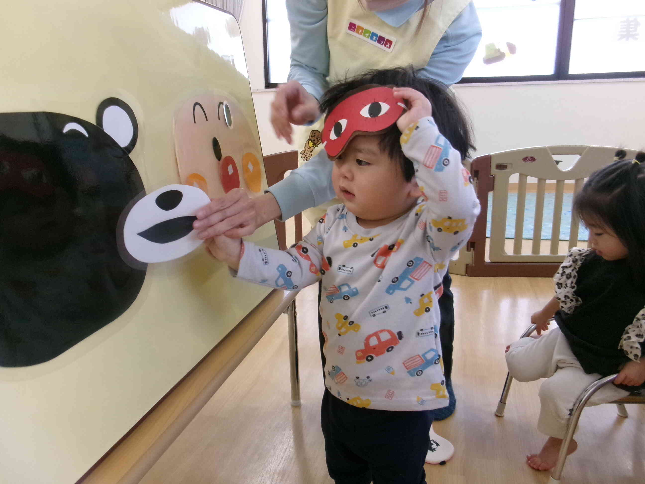 お正月遊びで福笑いをしました！