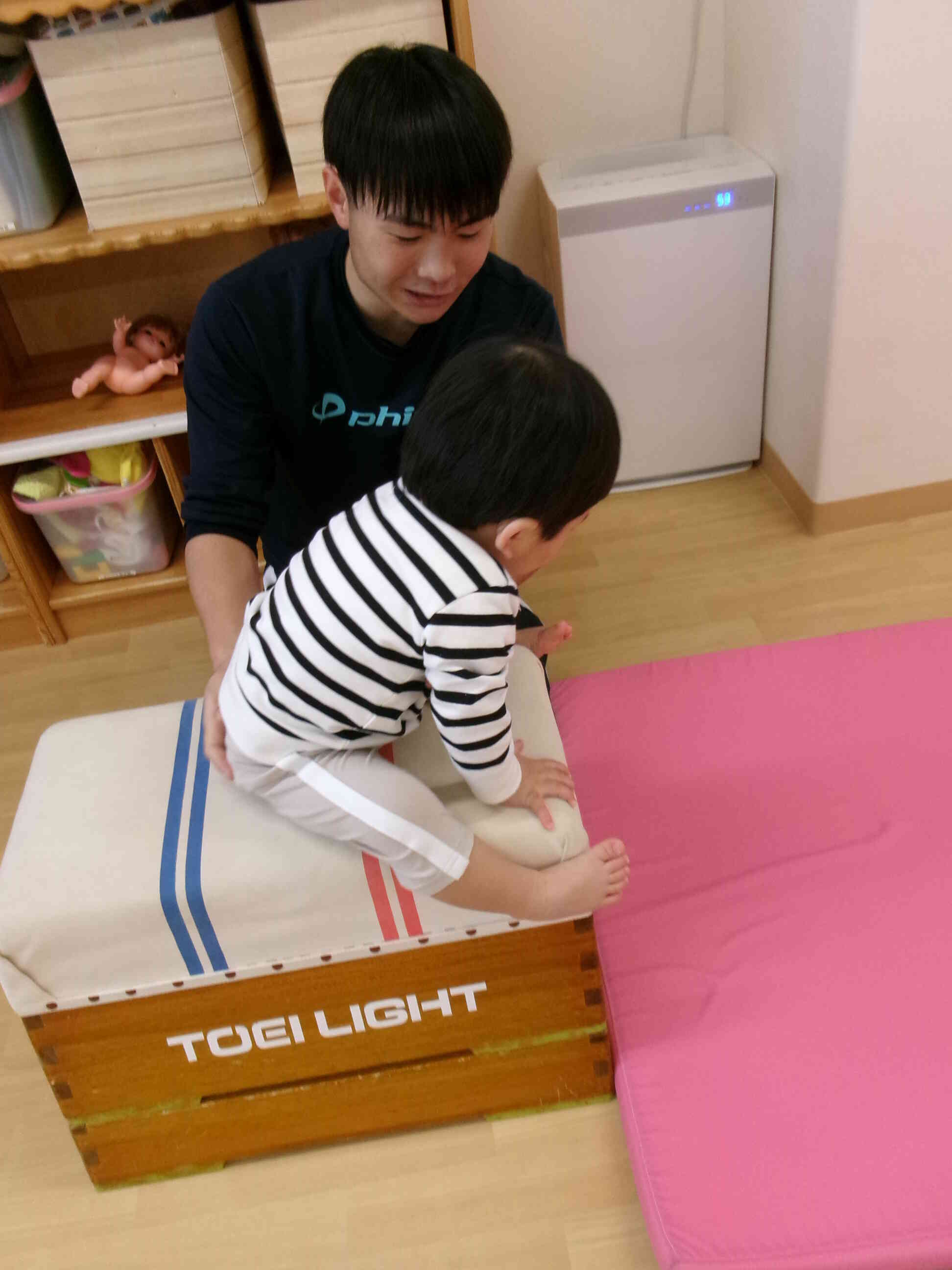 とび箱(１歳児さん)　跳び箱を縦にして