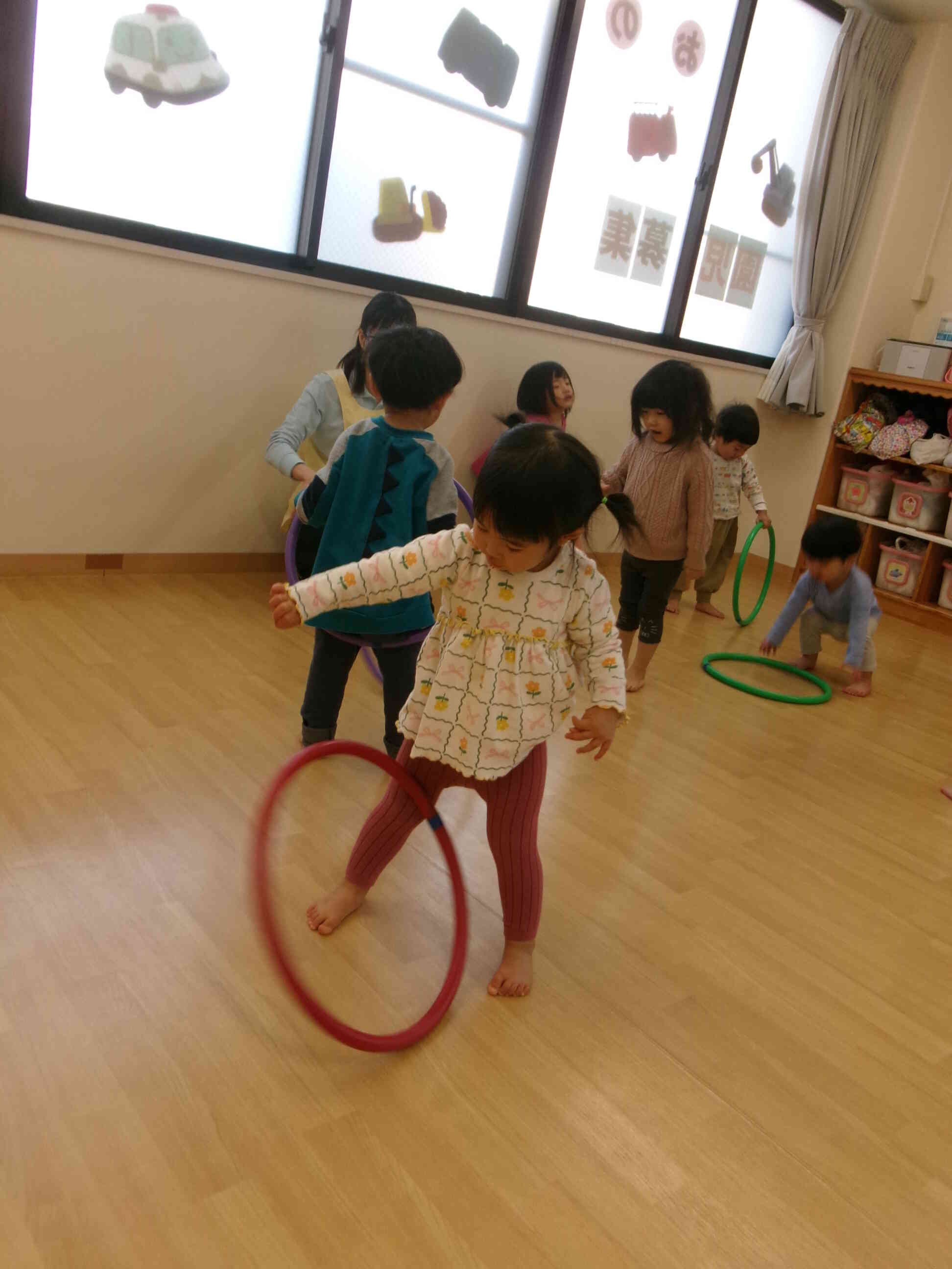 フープをくるくる回してみるね！