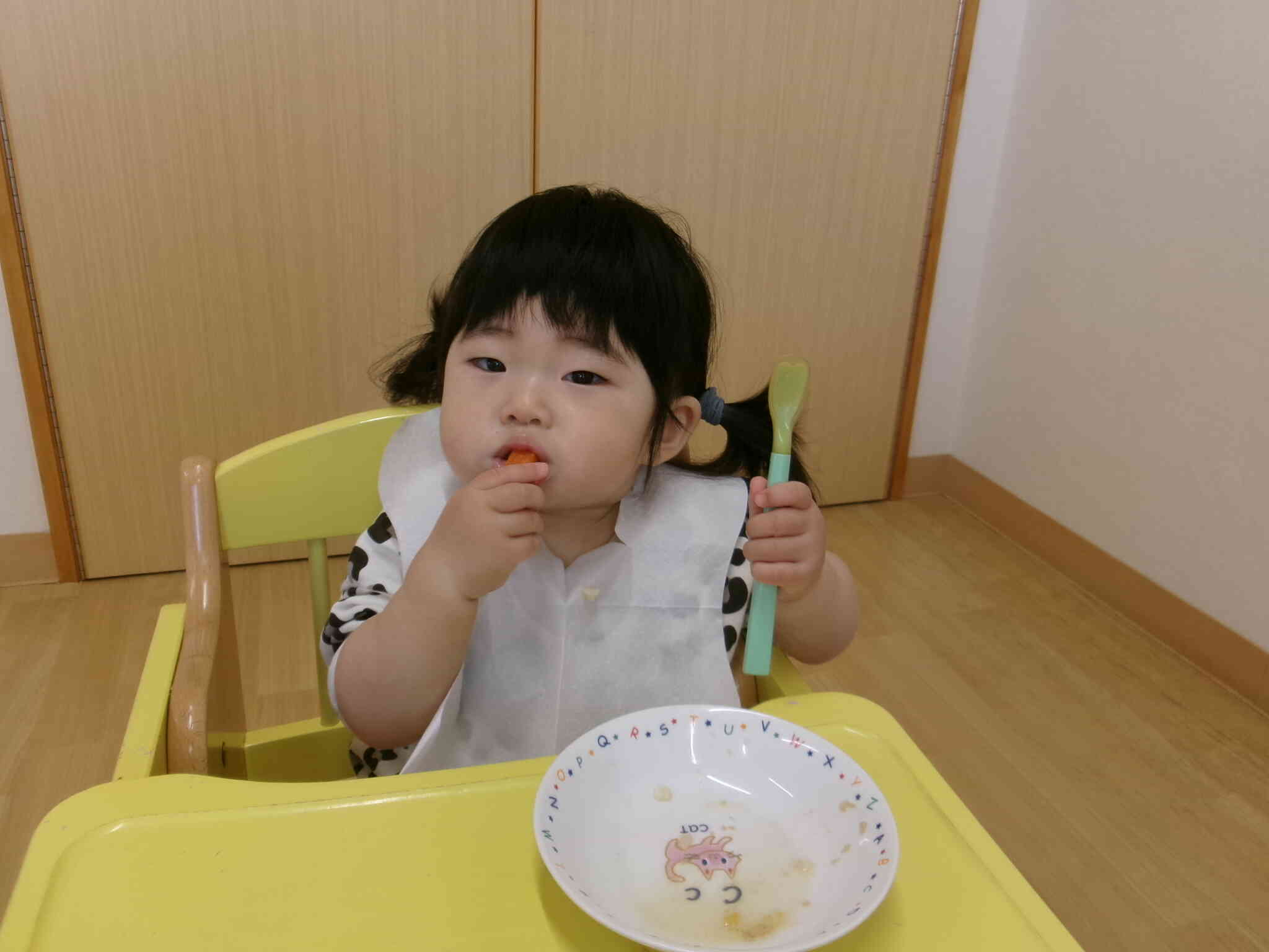 ０歳児さん給食の様子