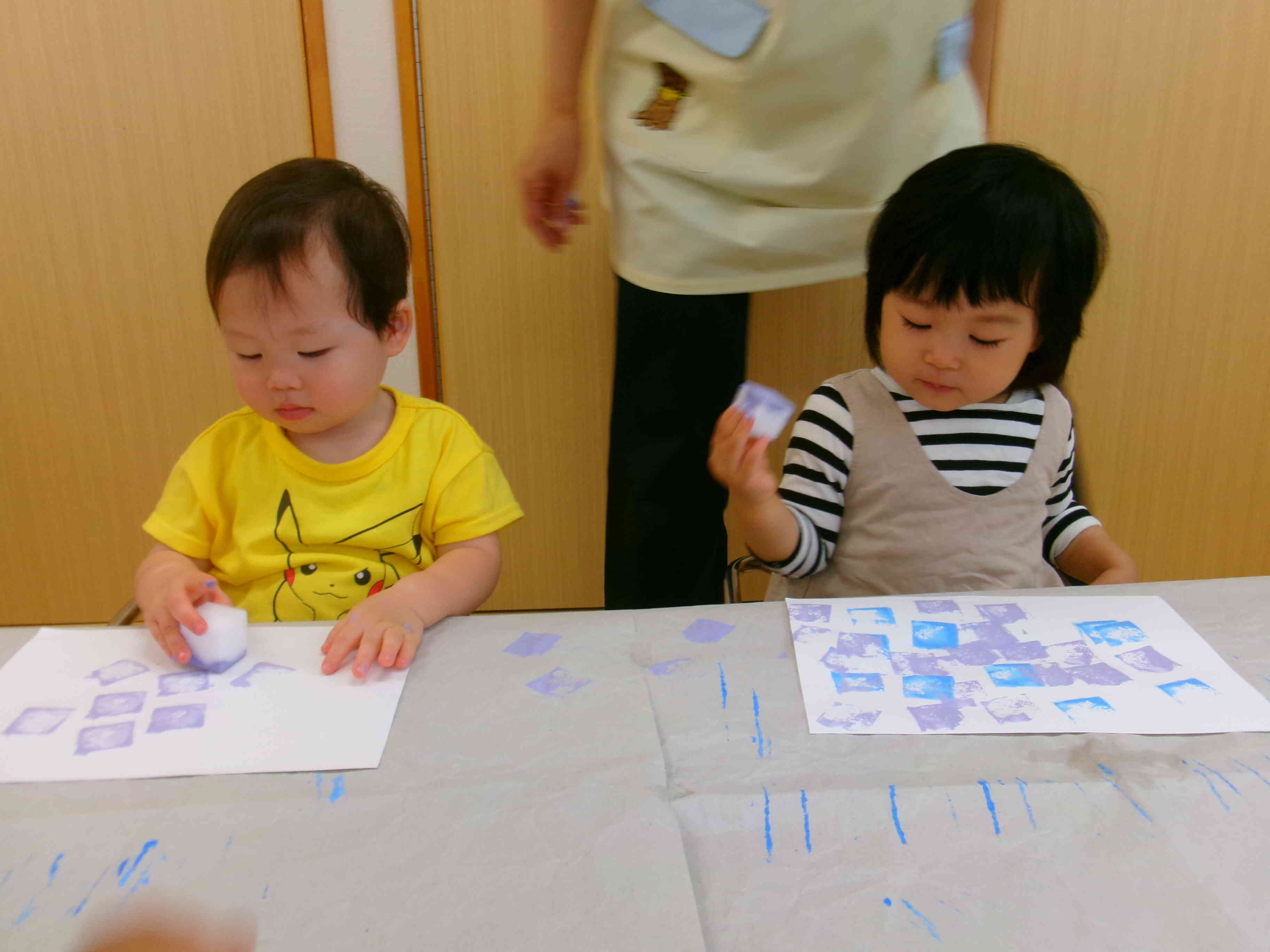 絵の具遊び(1.2歳児)