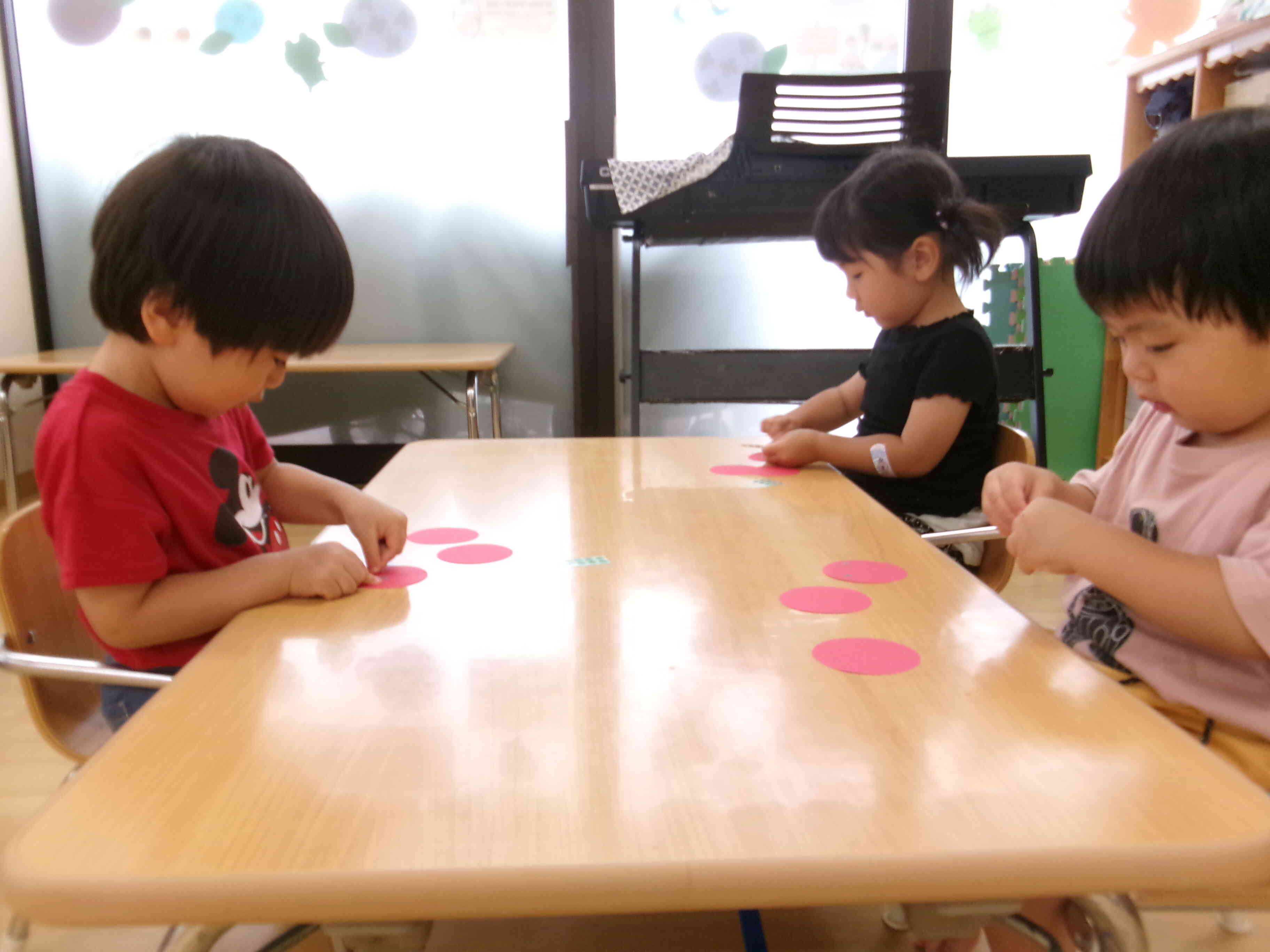製作の様子（1，2歳児）