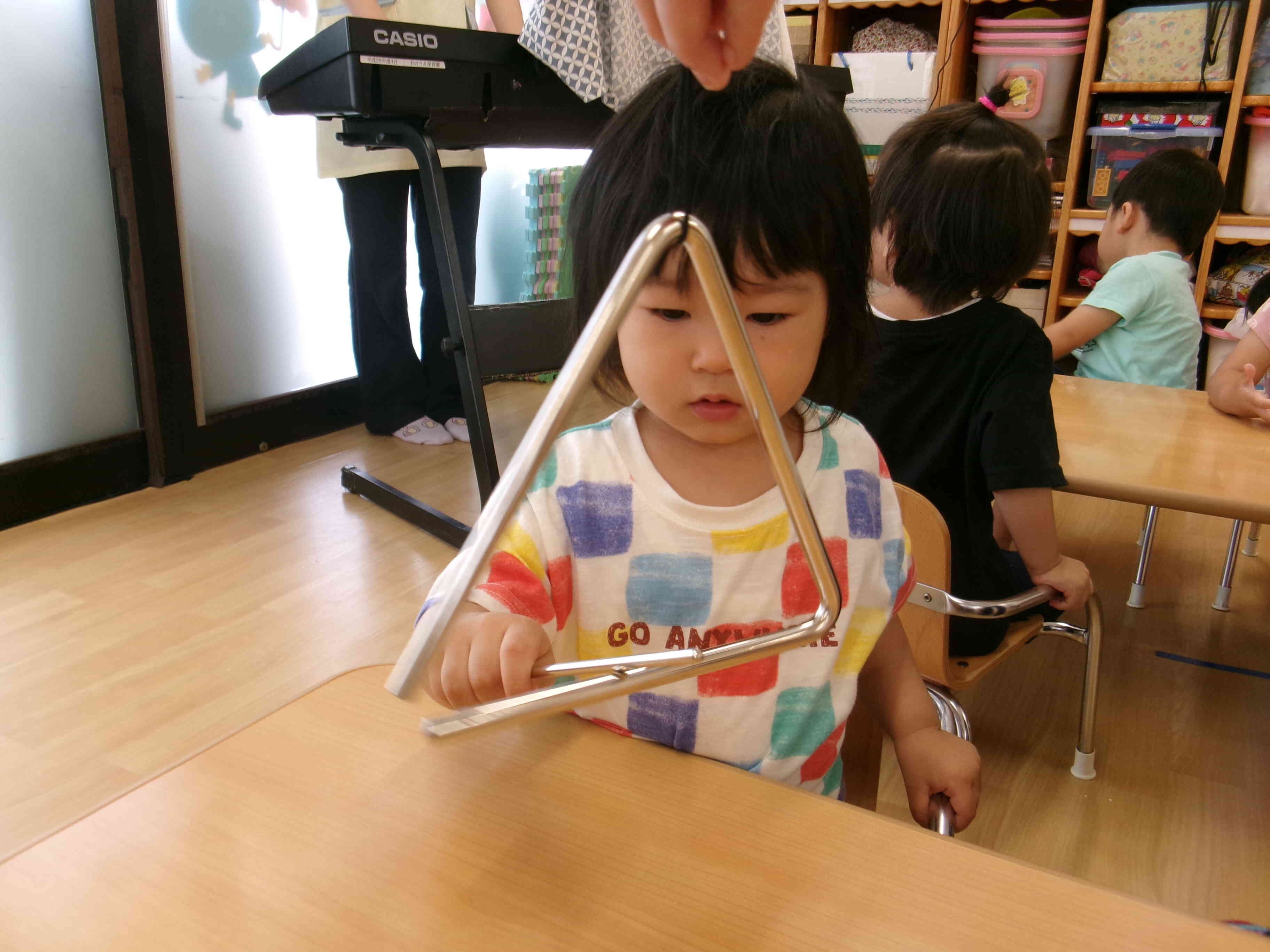楽器遊び、お散歩のようす（1、2歳児）