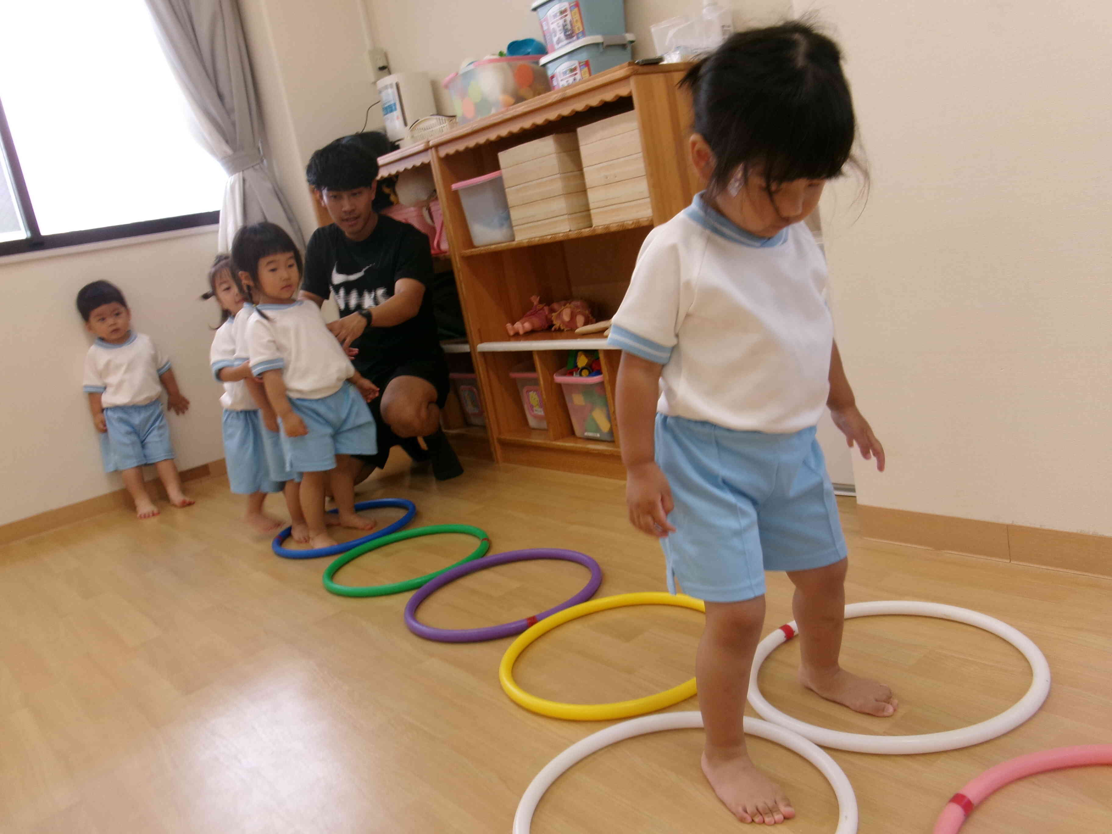 両足でピョン、ピョン、パッ！