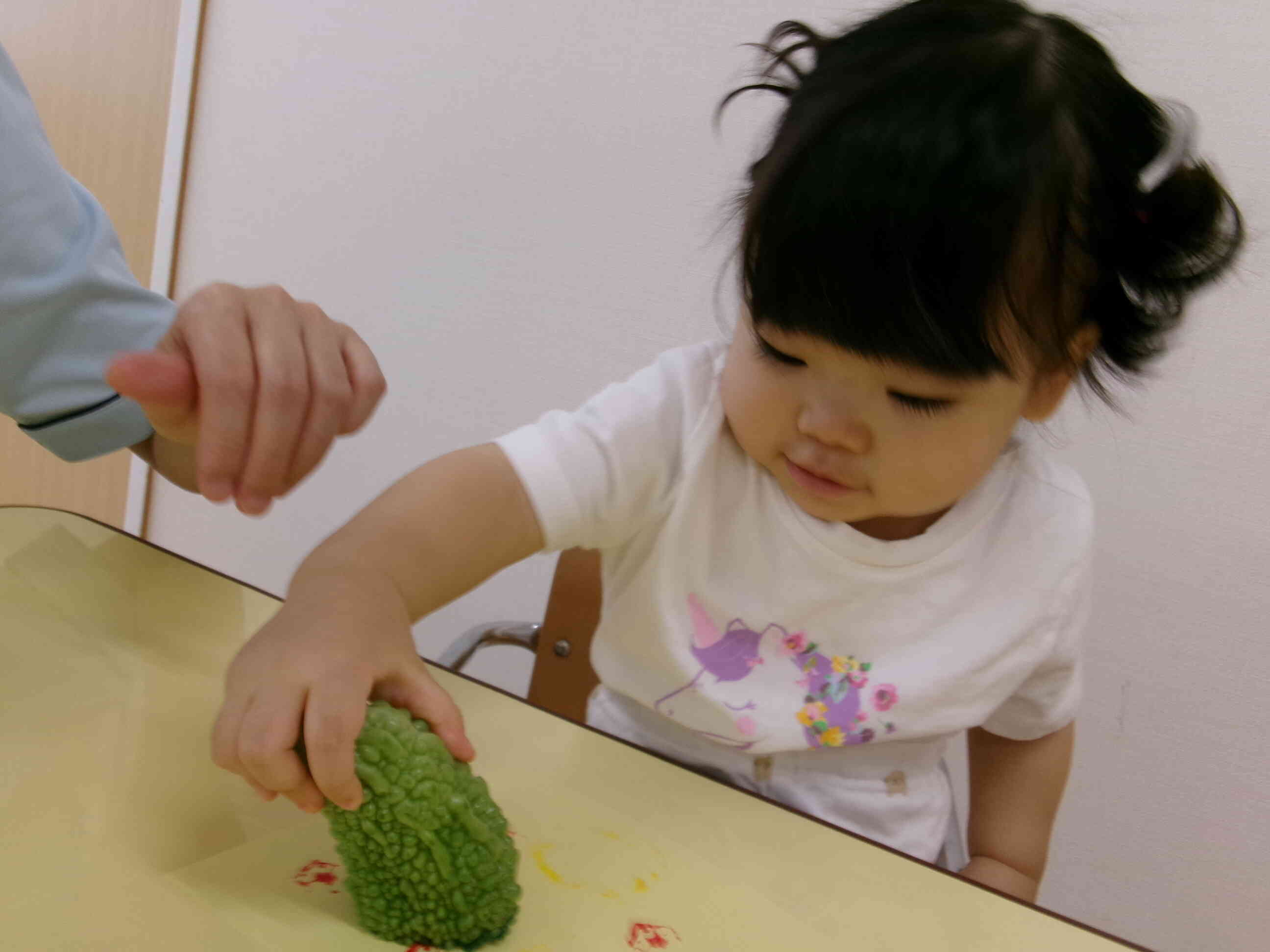食育➁～野菜スタンプ～（0.1.2歳児）