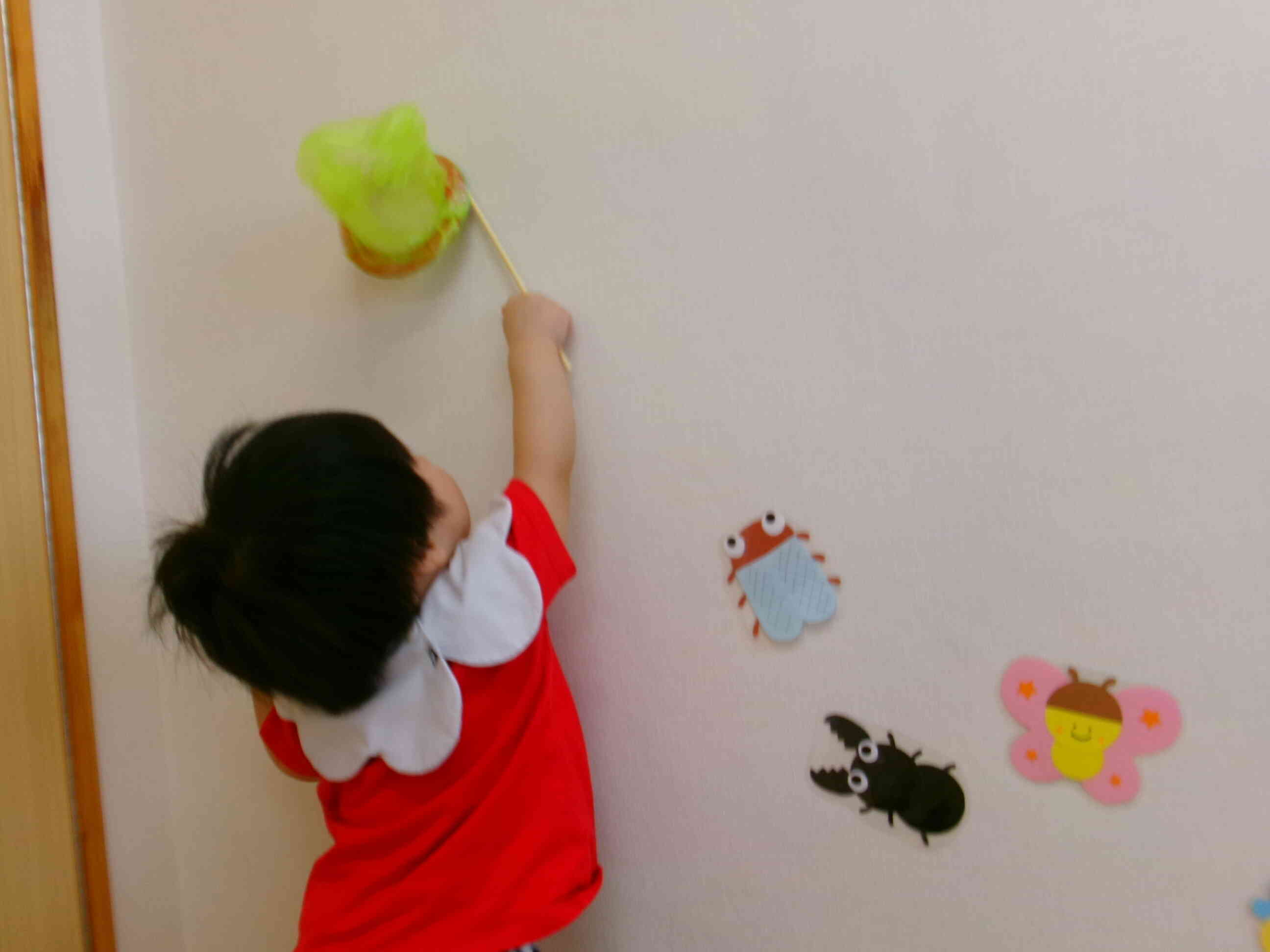 虫取りごっこ（0歳児）
