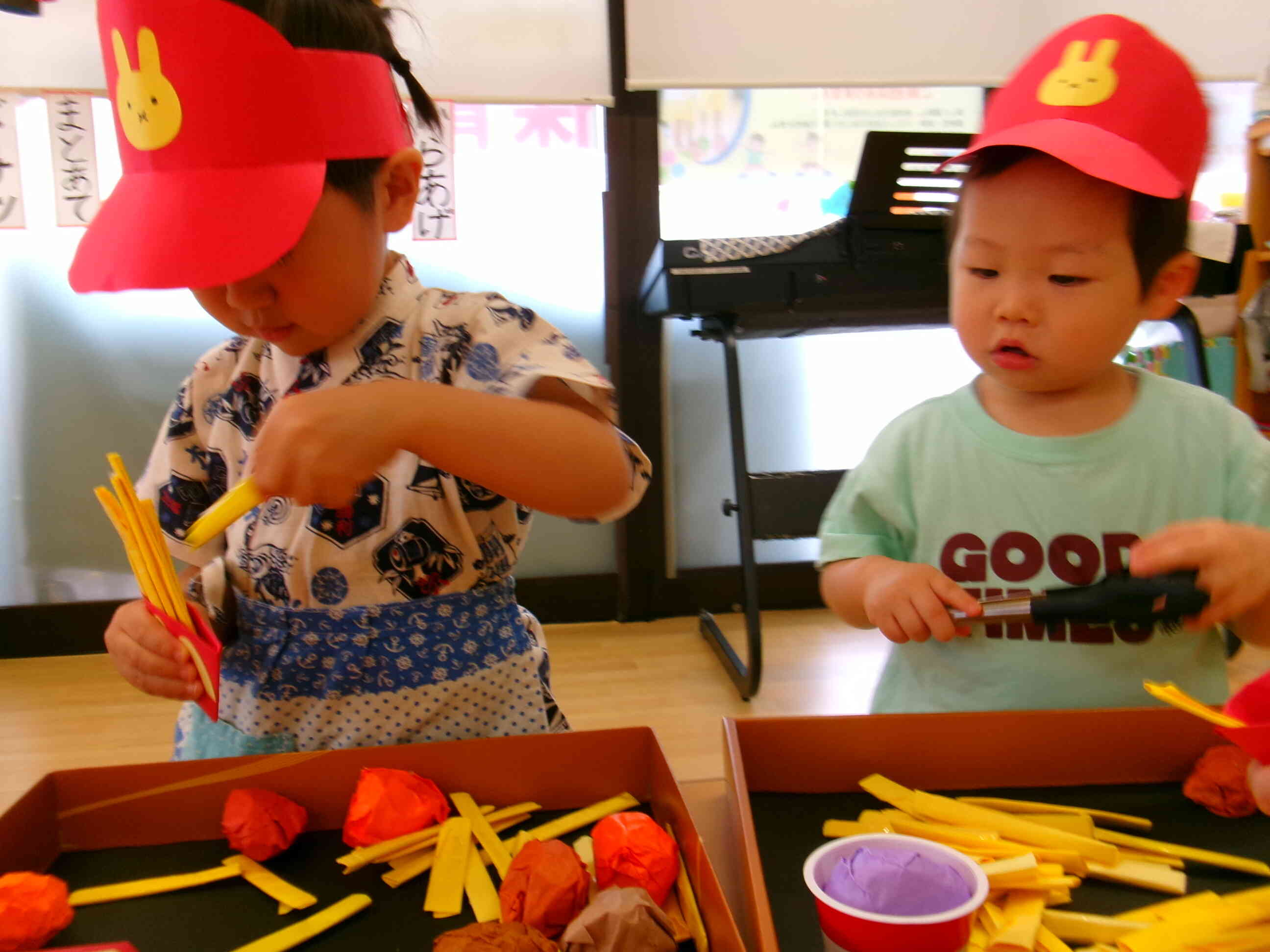８月２８日夏祭りごっこ（０，１，２歳児）