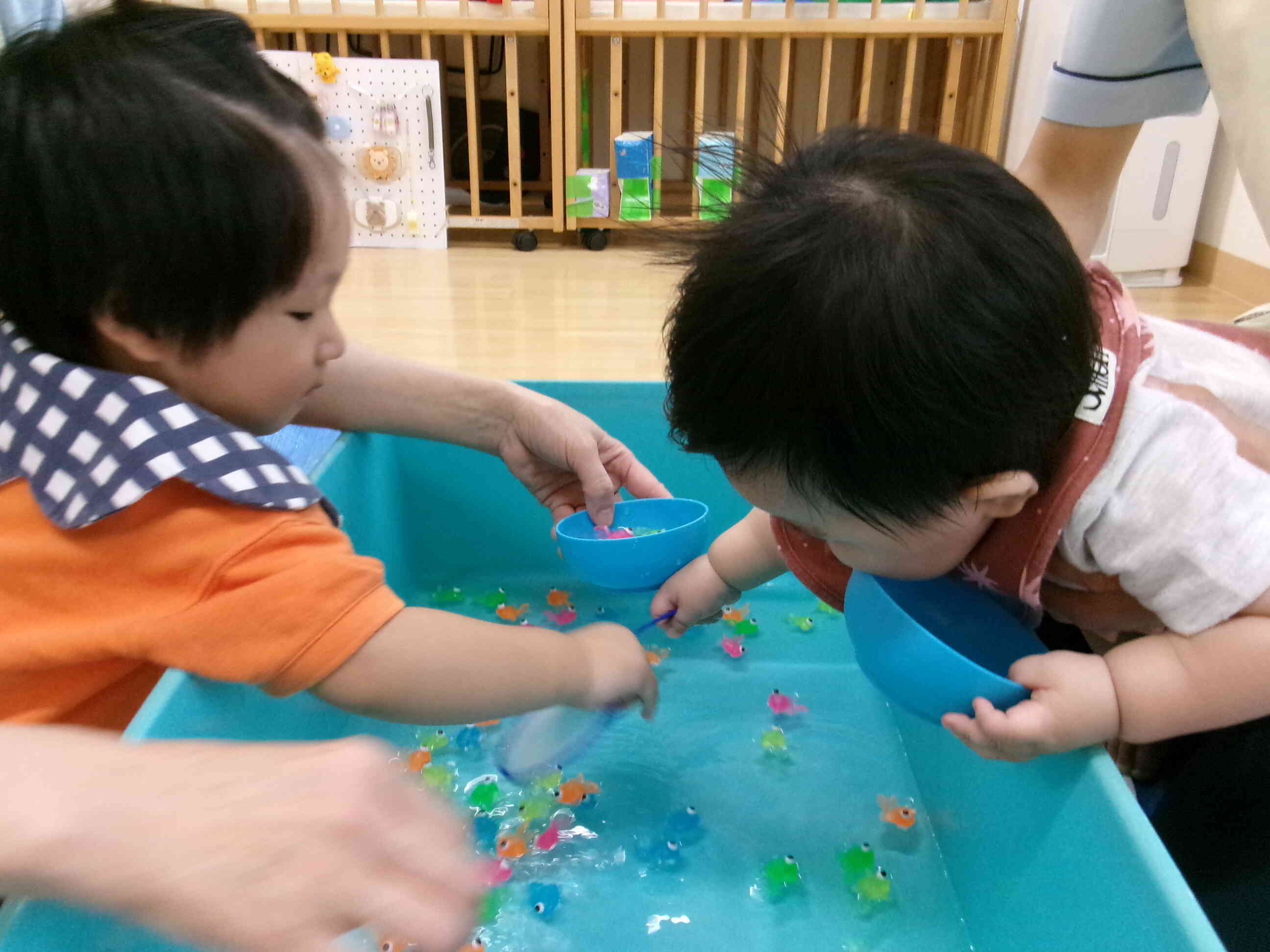 金魚すくいごっこ（0，1，2歳児）