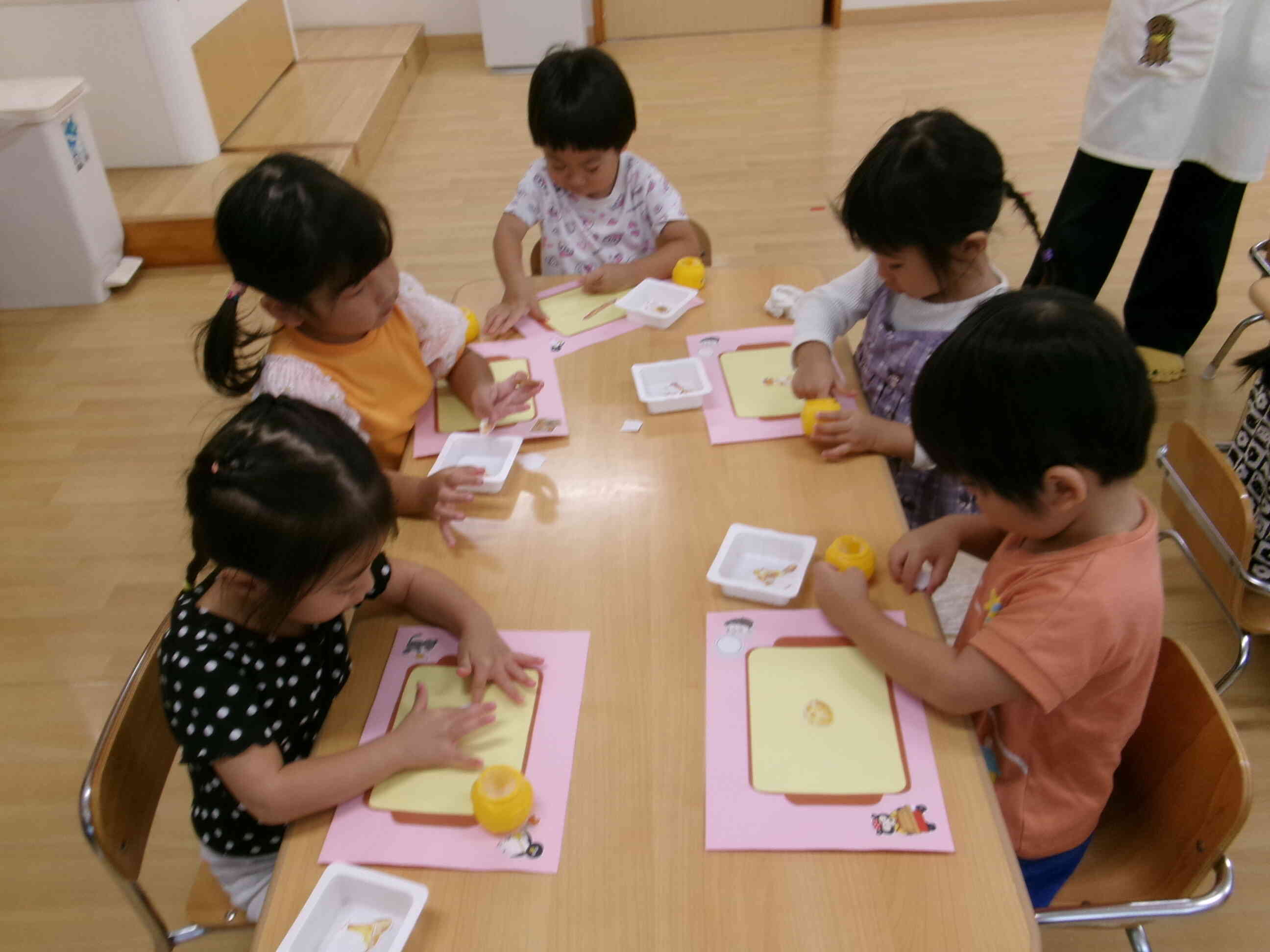 パン屋さんの製作（１，2歳児）