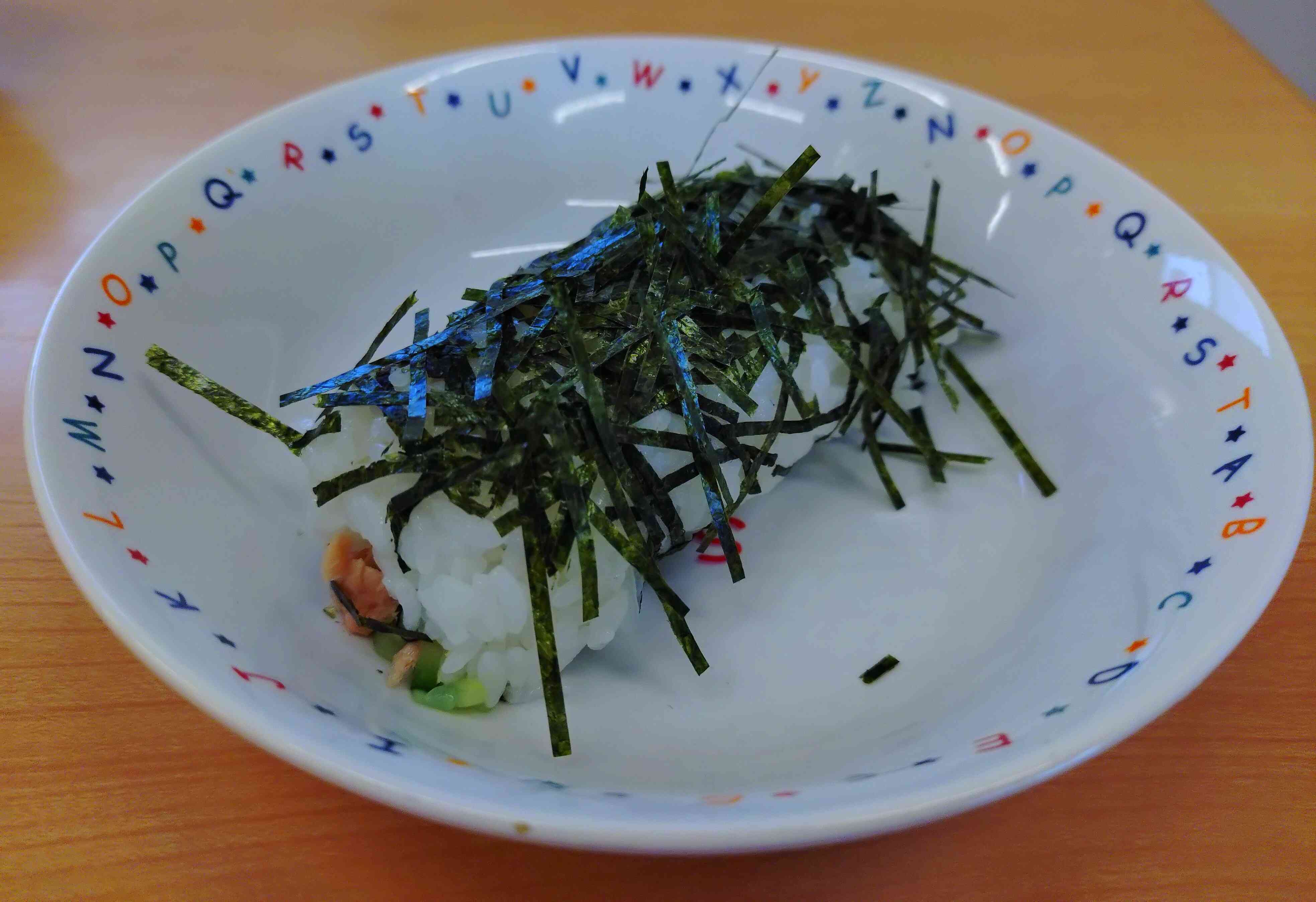 給食の時に南南東を向いて黙々と食べました