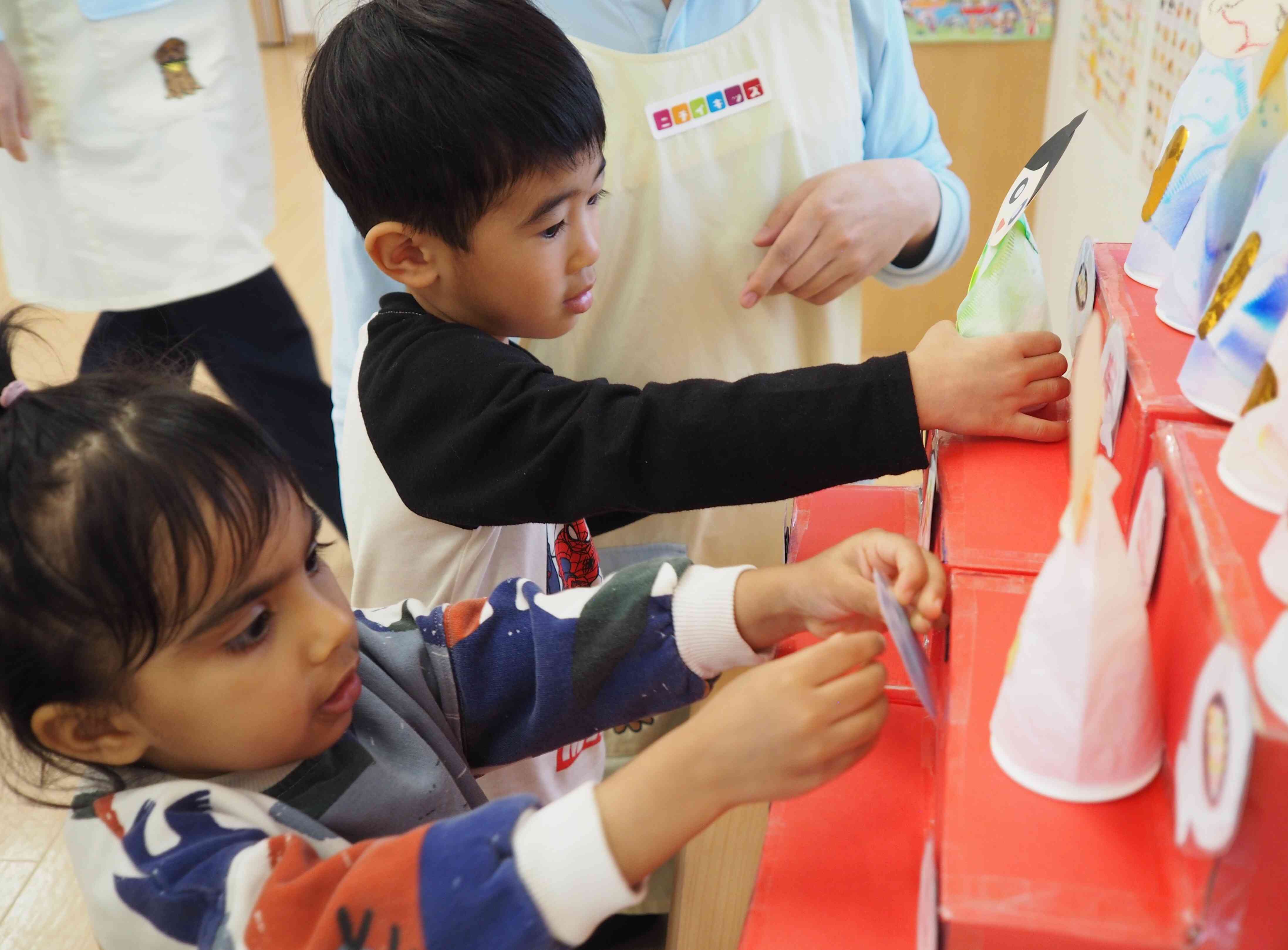 おひな様を飾ります